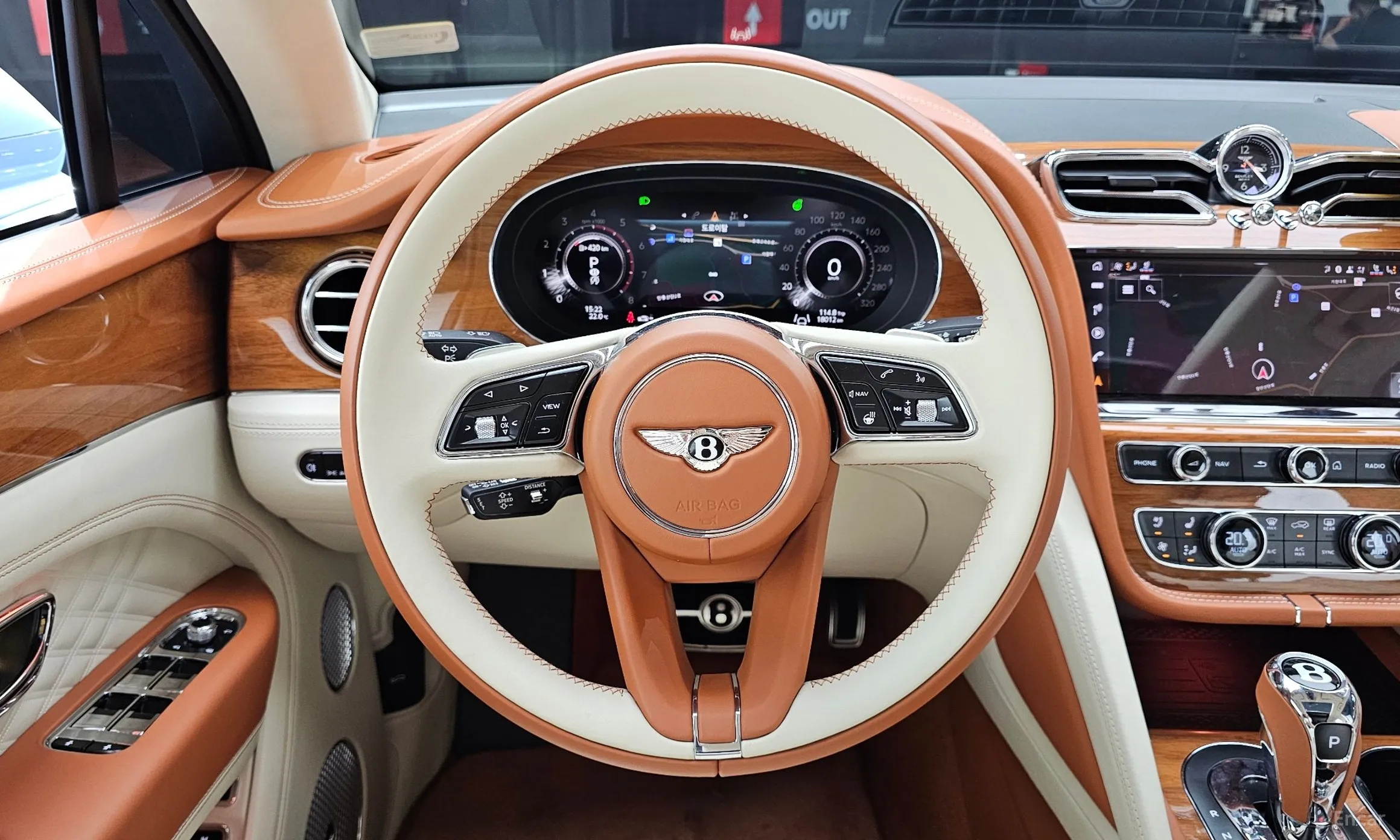Bentley Bentayga превью 12