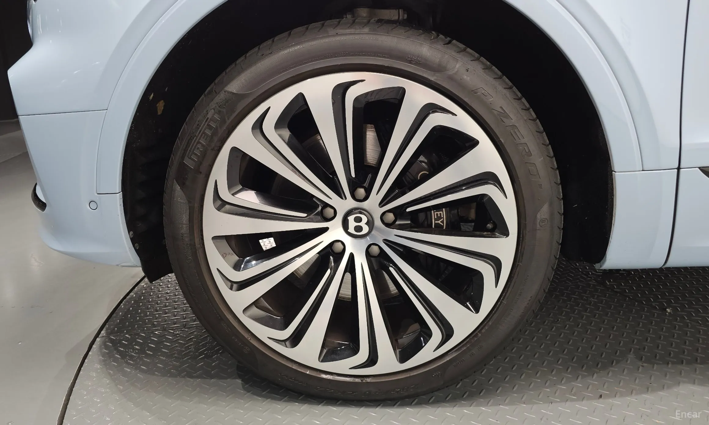 Bentley Bentayga превью 5