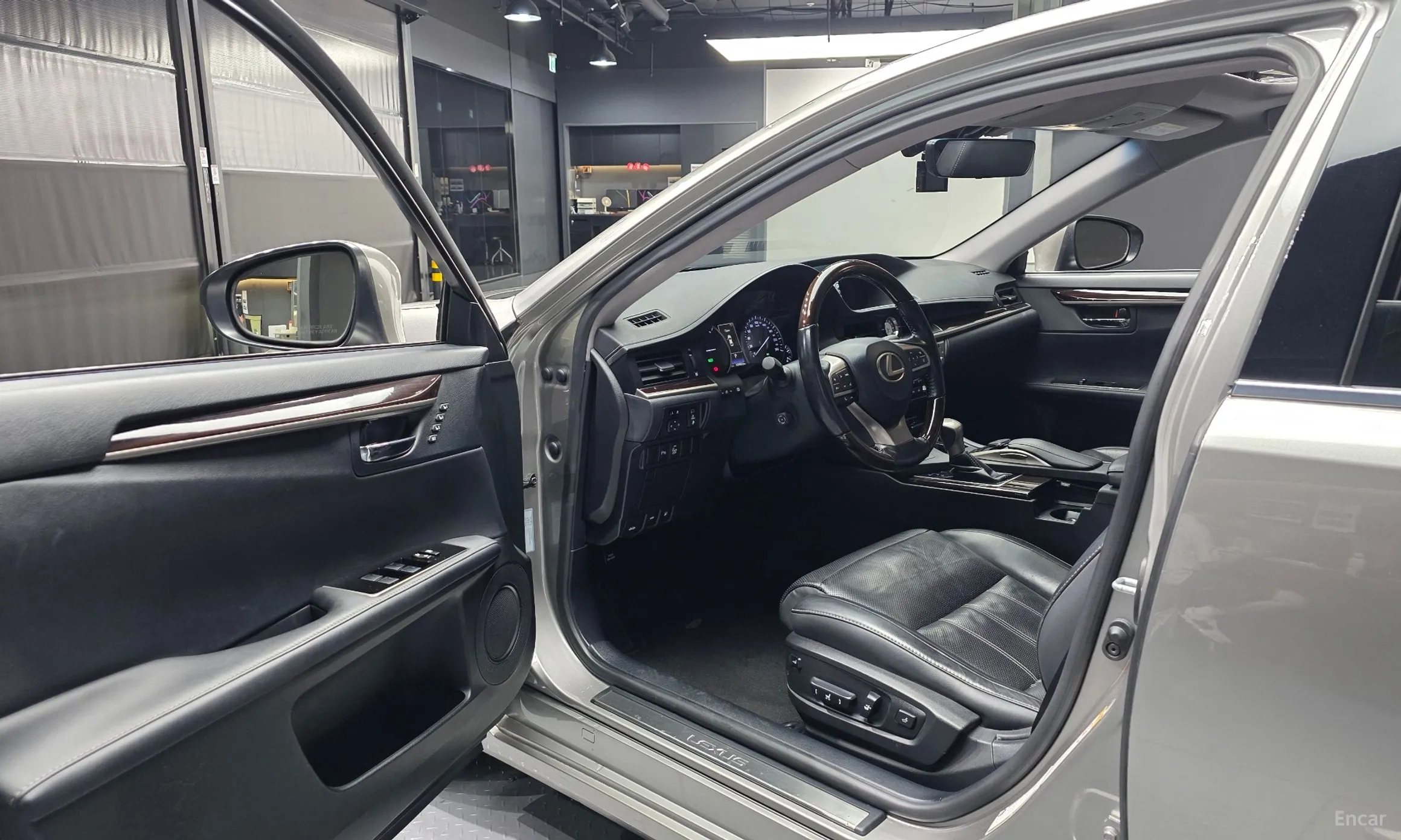 Lexus New ES300h превью 10