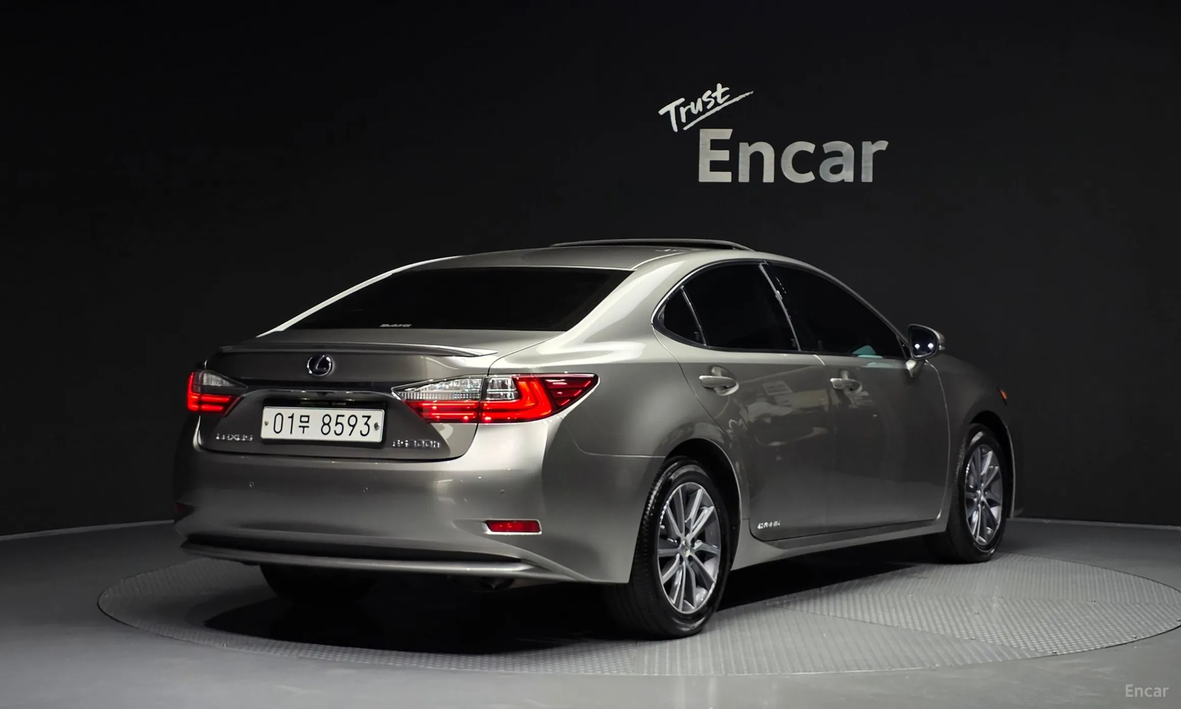 Lexus New ES300h