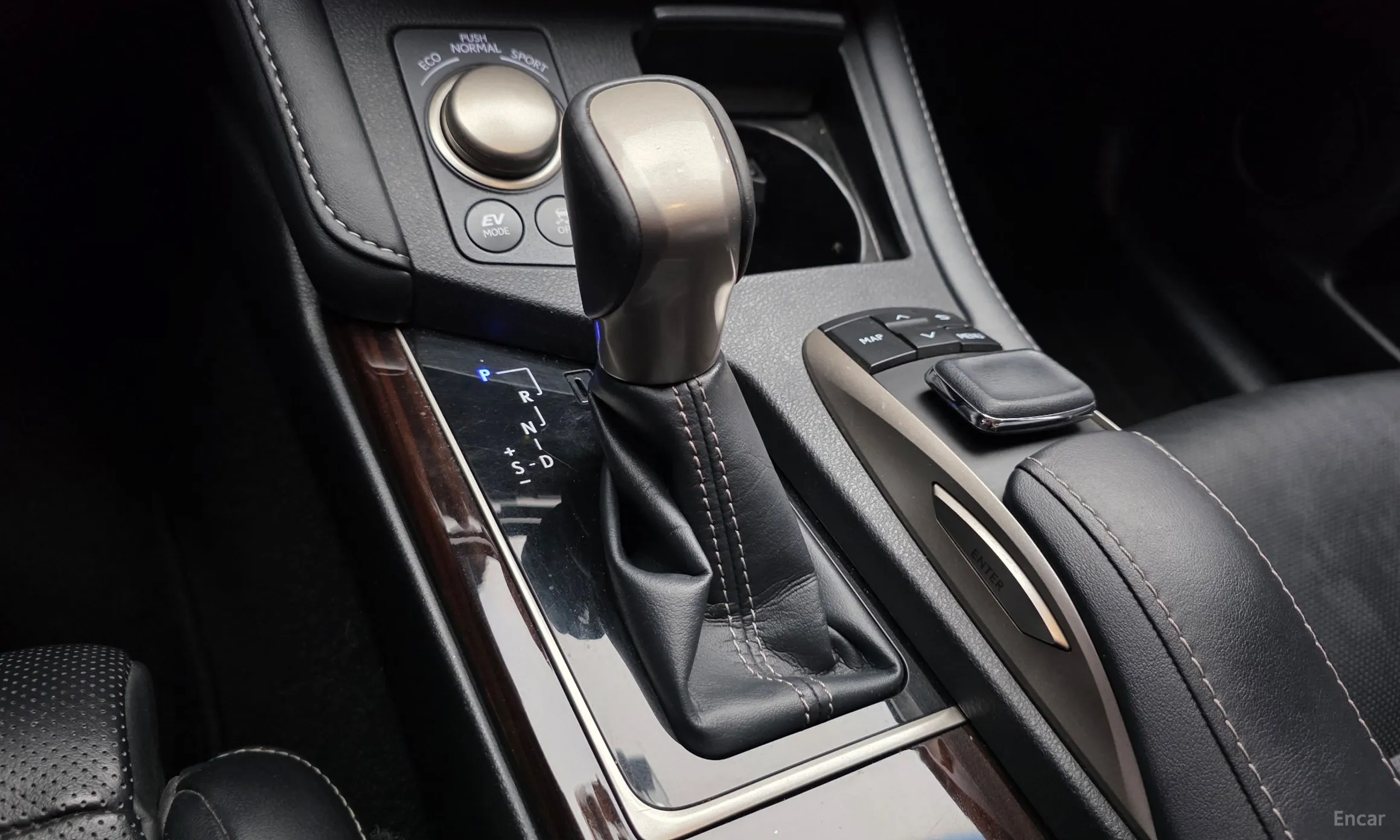 Lexus New ES300h превью 9