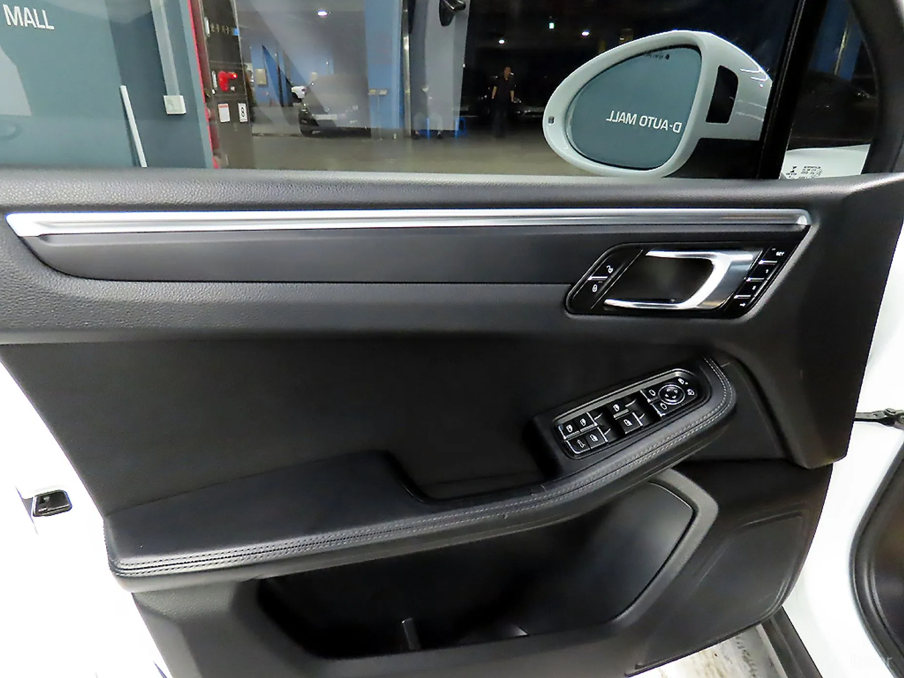 Porsche Macan превью 13