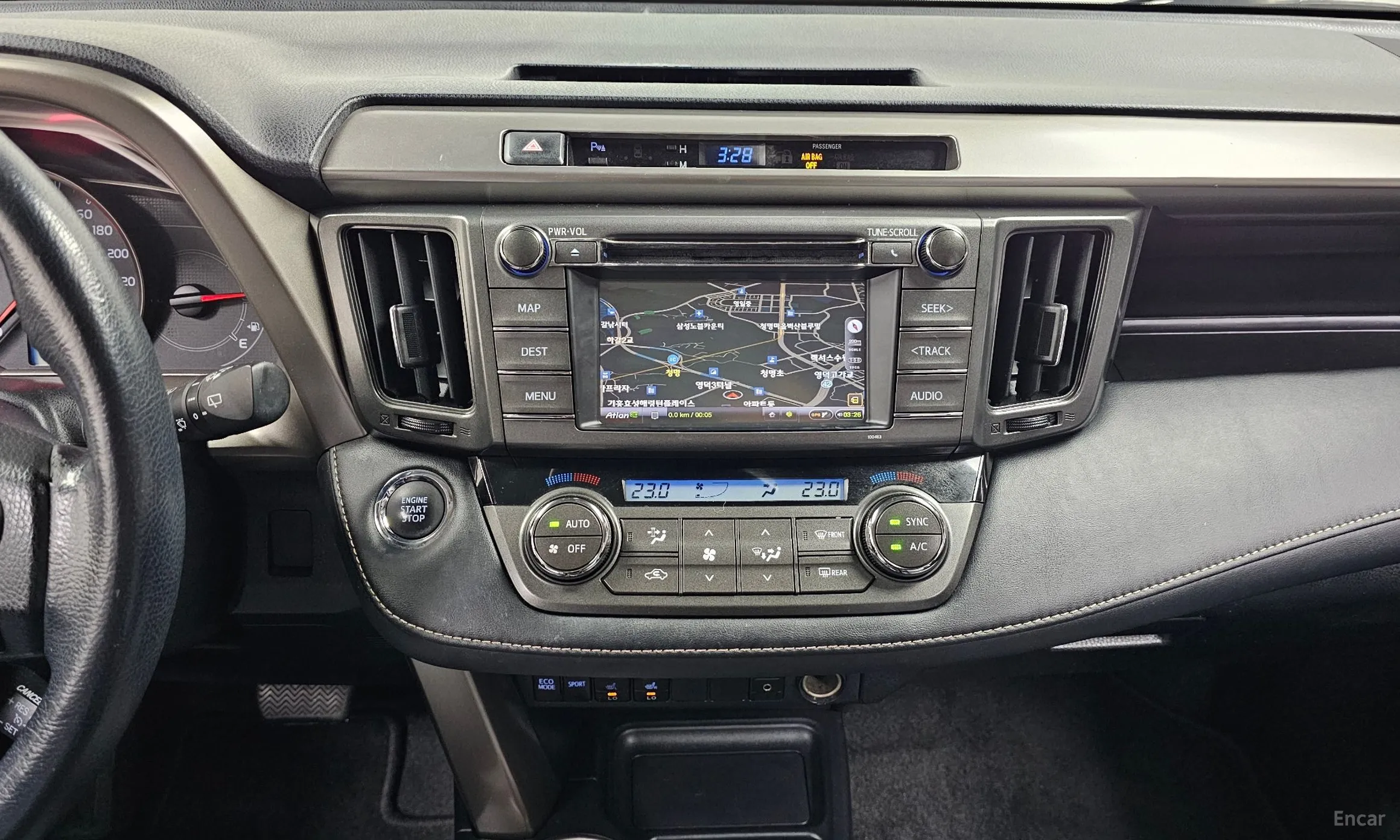 Toyota RAV4 превью 12