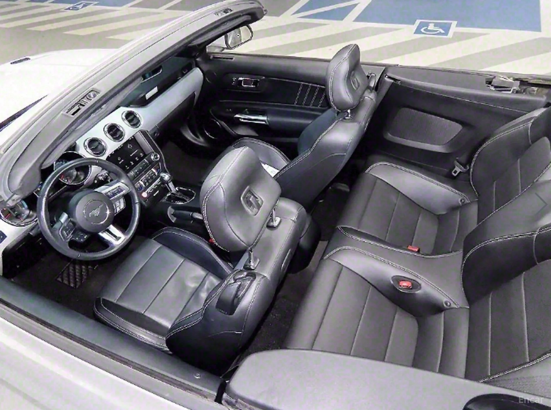 Ford Mustang превью 10