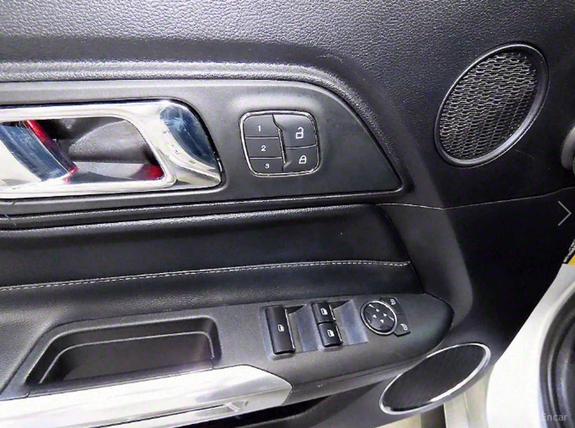 Ford Mustang превью 16