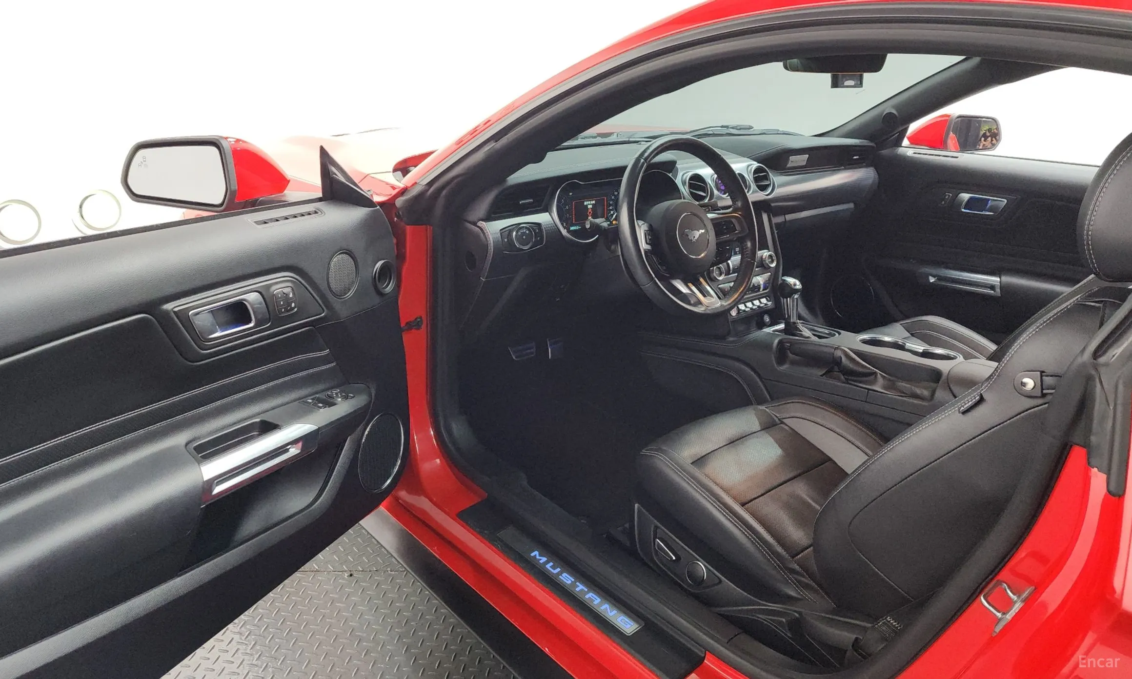 Ford Mustang превью 10