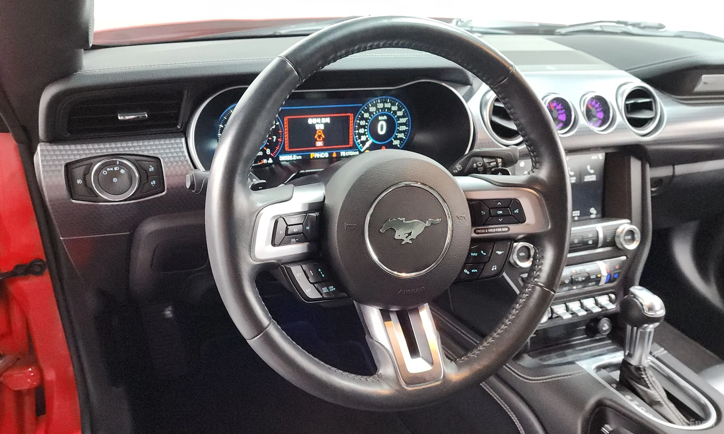 Ford Mustang превью 13