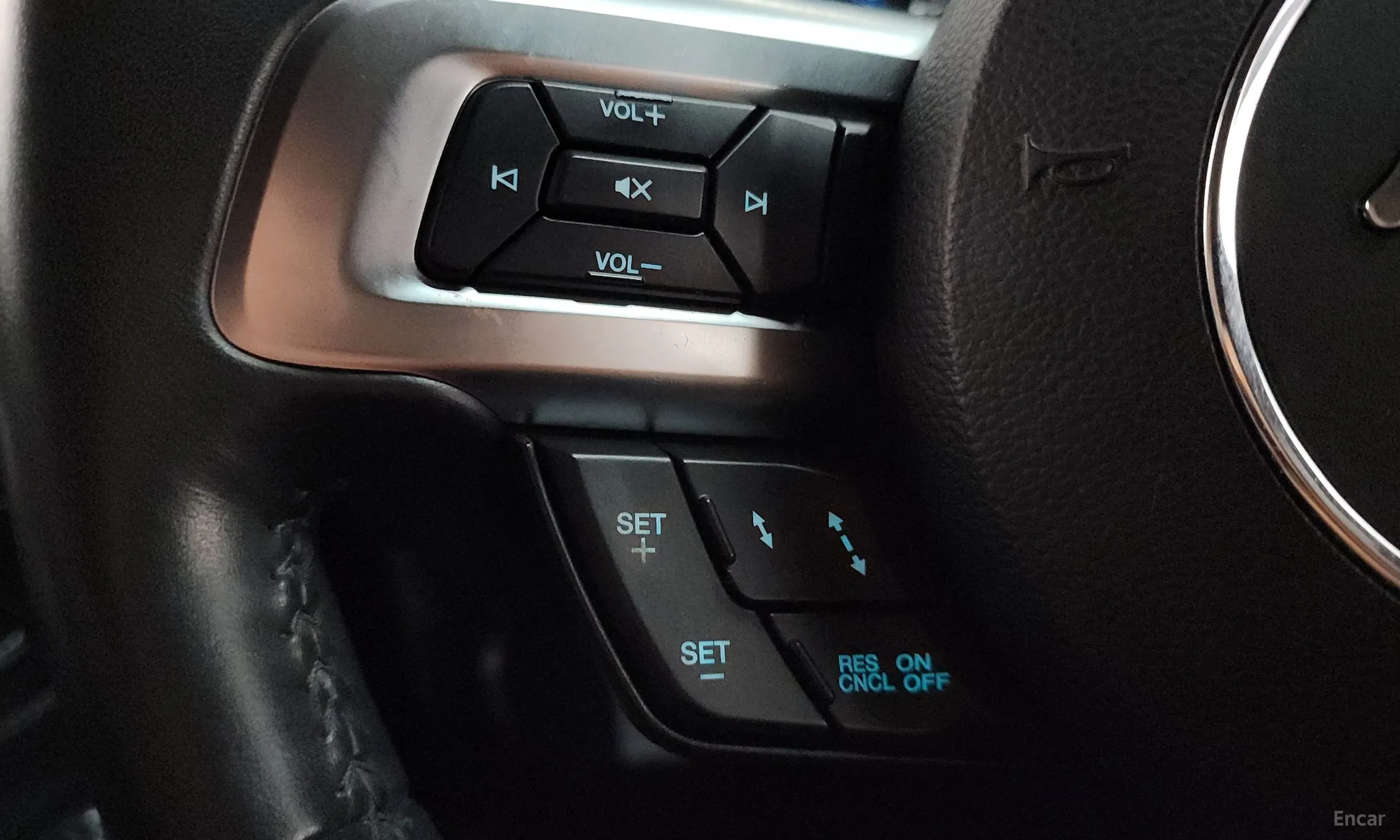 Ford Mustang превью 15