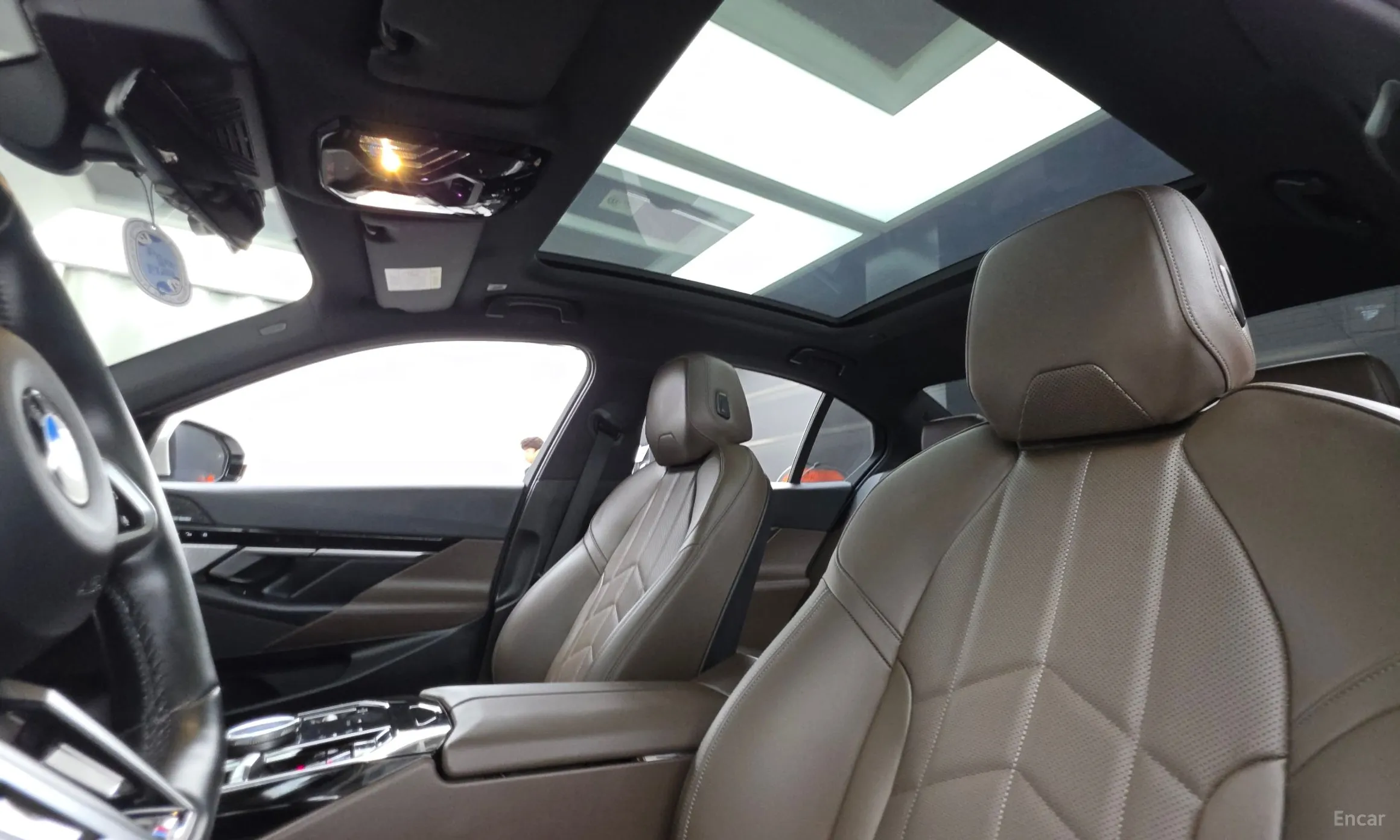 BMW 5 Series (G60) превью 18