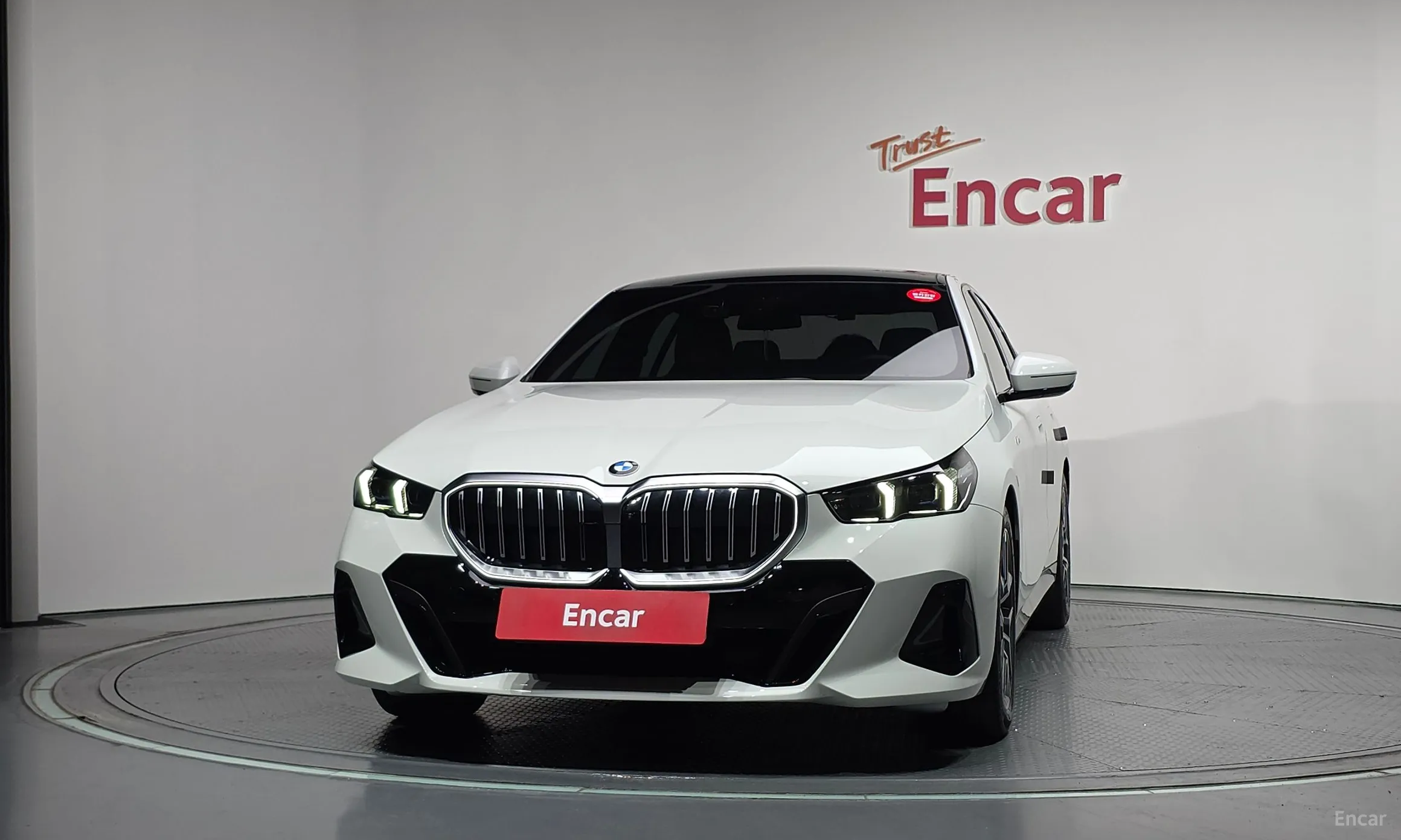 BMW 5 Series (G60) превью 3