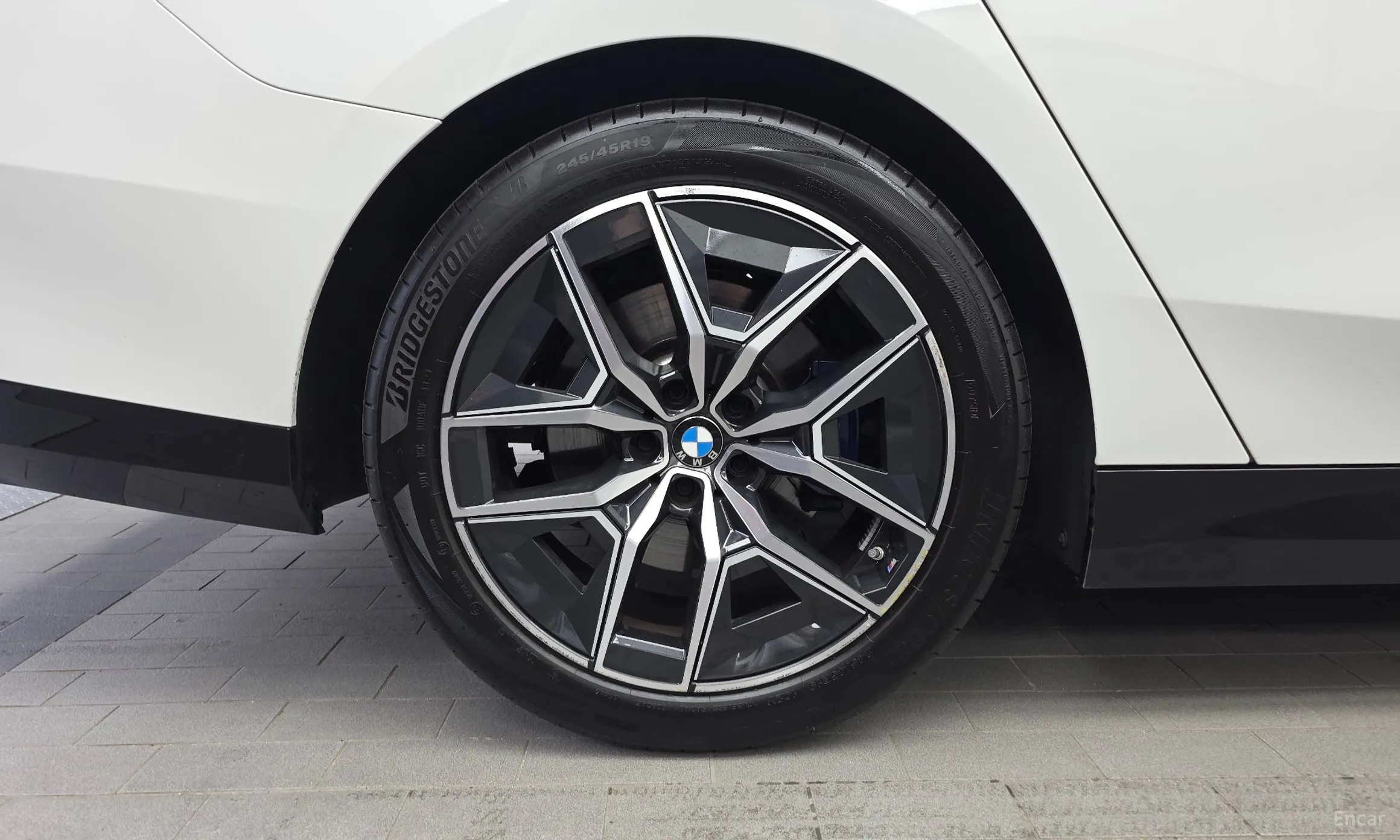 BMW 5 Series (G60) превью 5