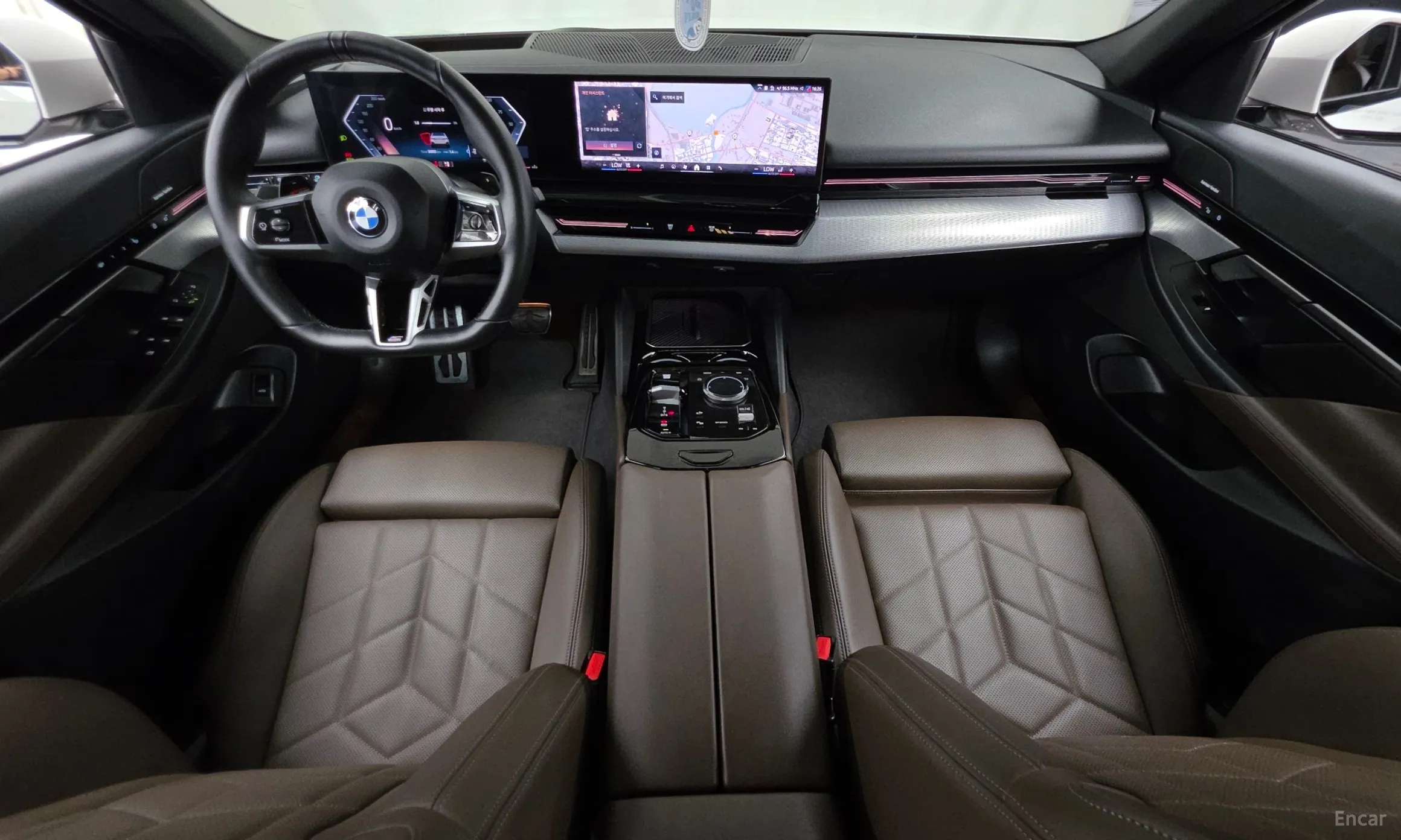 BMW 5 Series (G60) превью 7