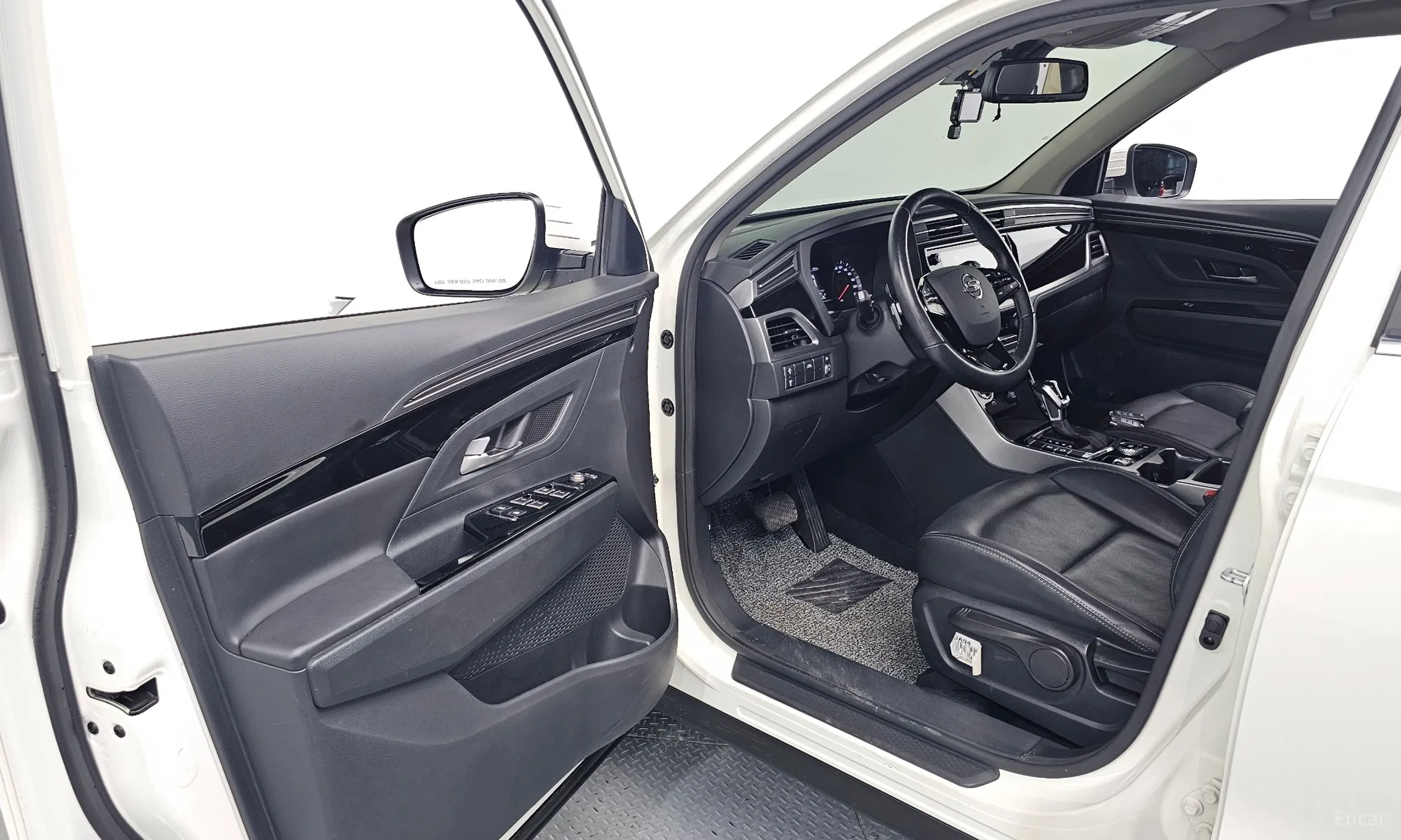 KG Mobility (SsangYong) Beautiful Korando превью 10