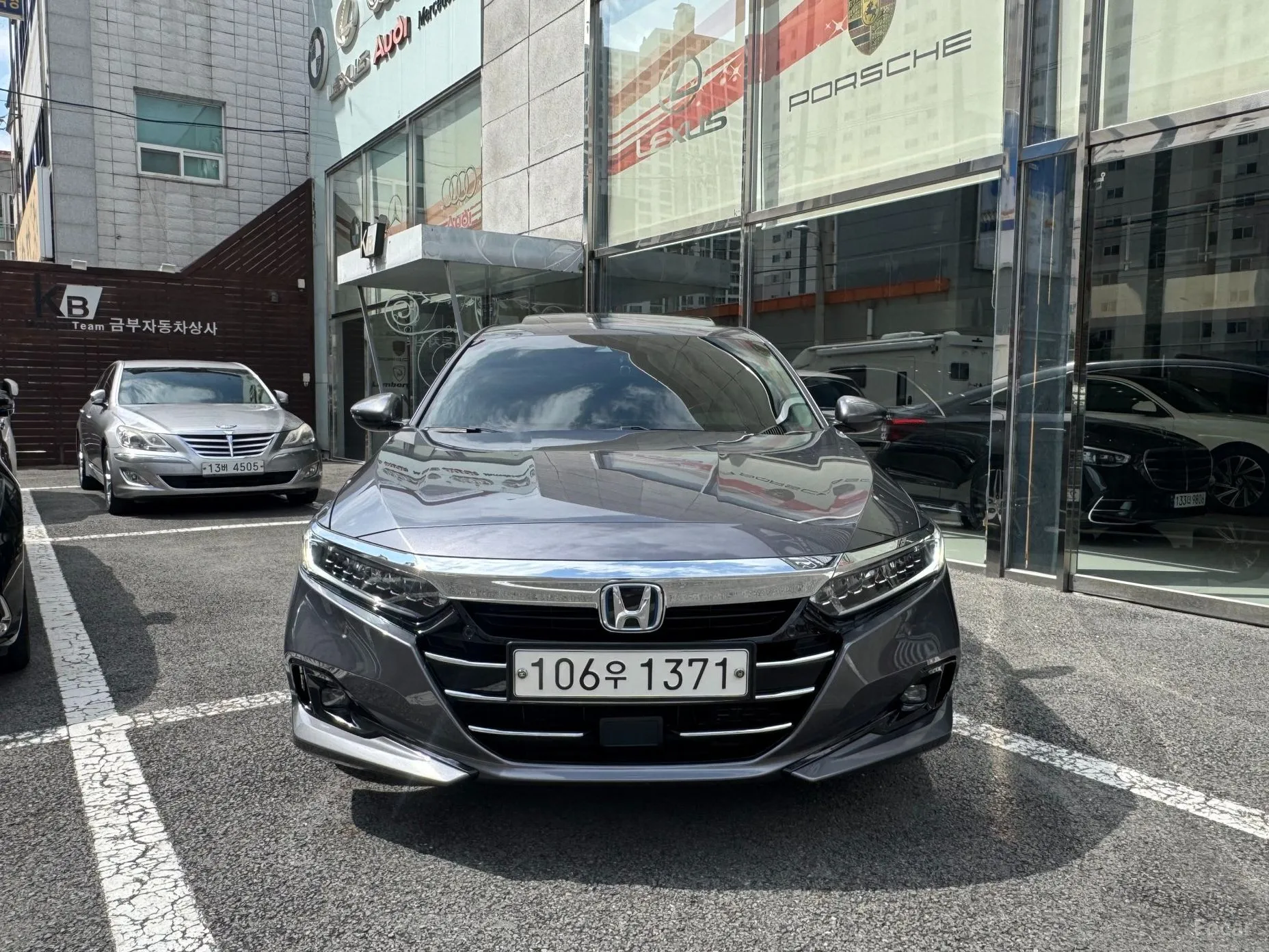 Honda Accord 10th Generation превью 3