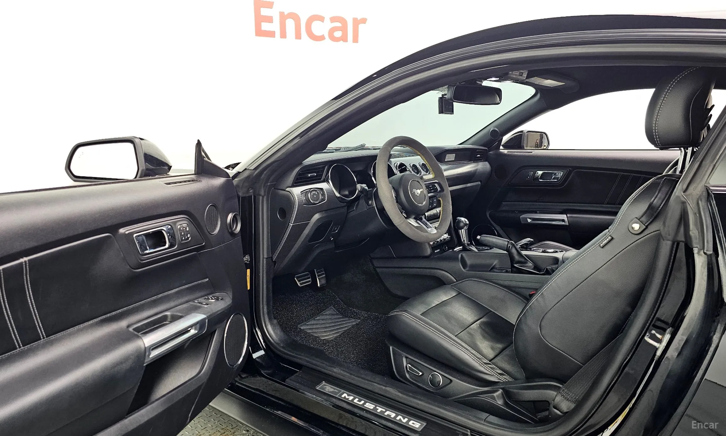 Ford Mustang превью 10