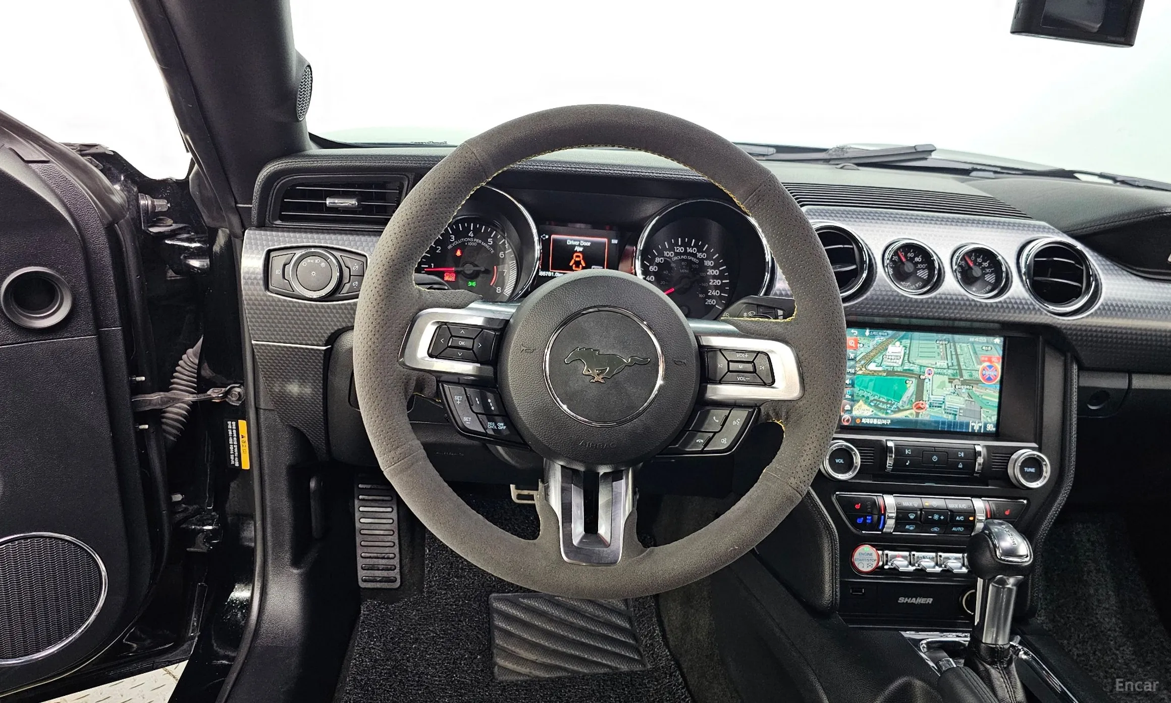 Ford Mustang превью 13
