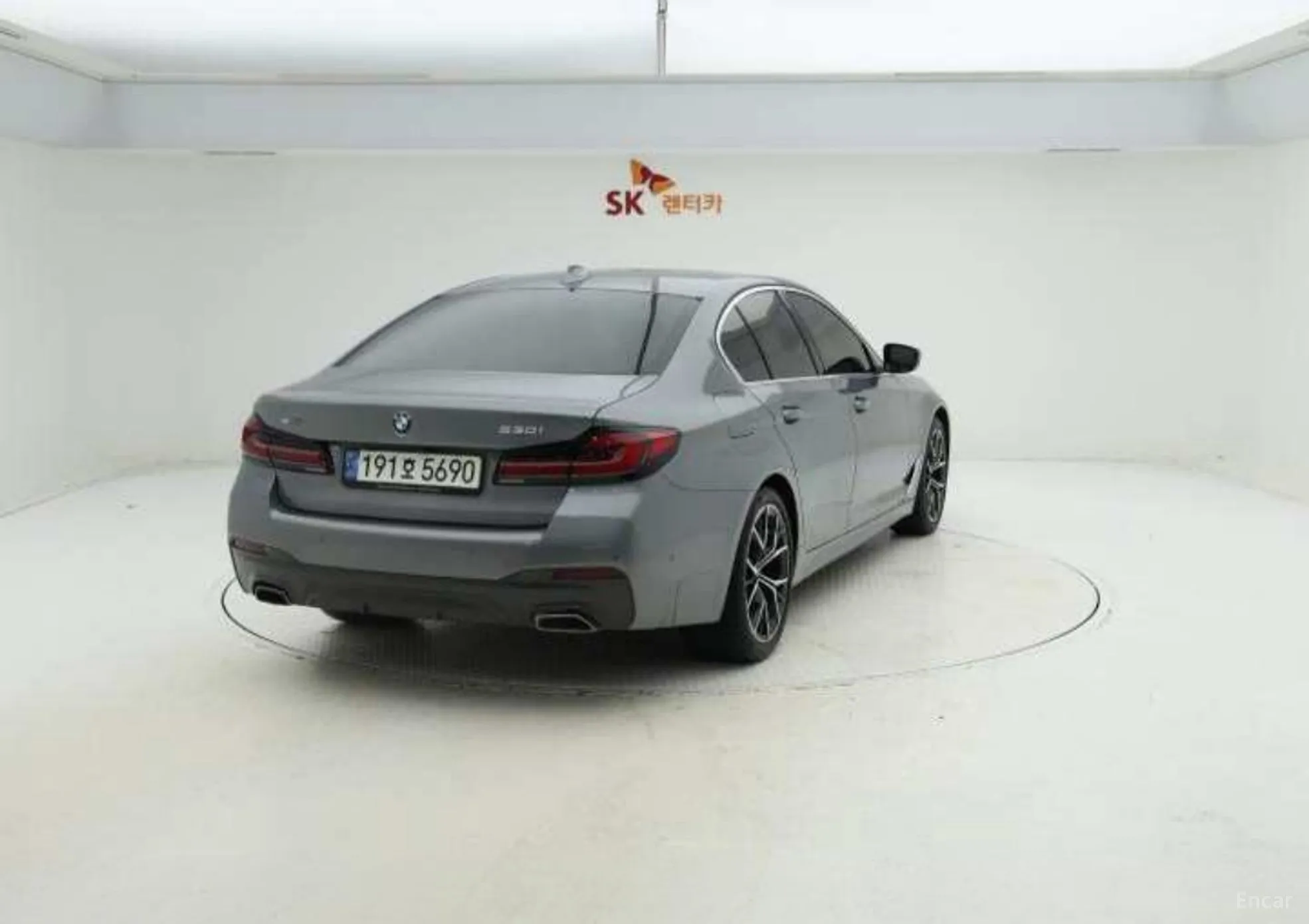 BMW 5 Series (G30) превью 3