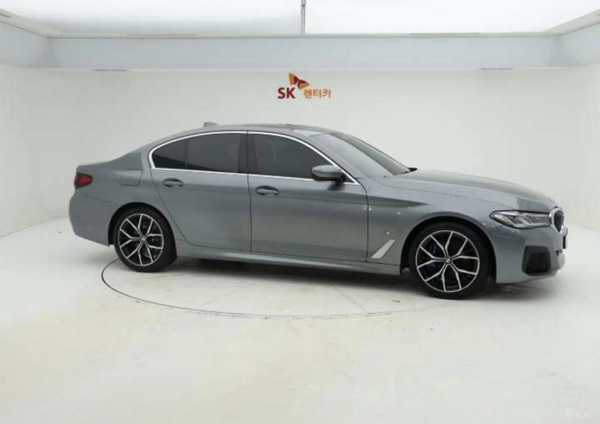 BMW 5 Series (G30) превью 5