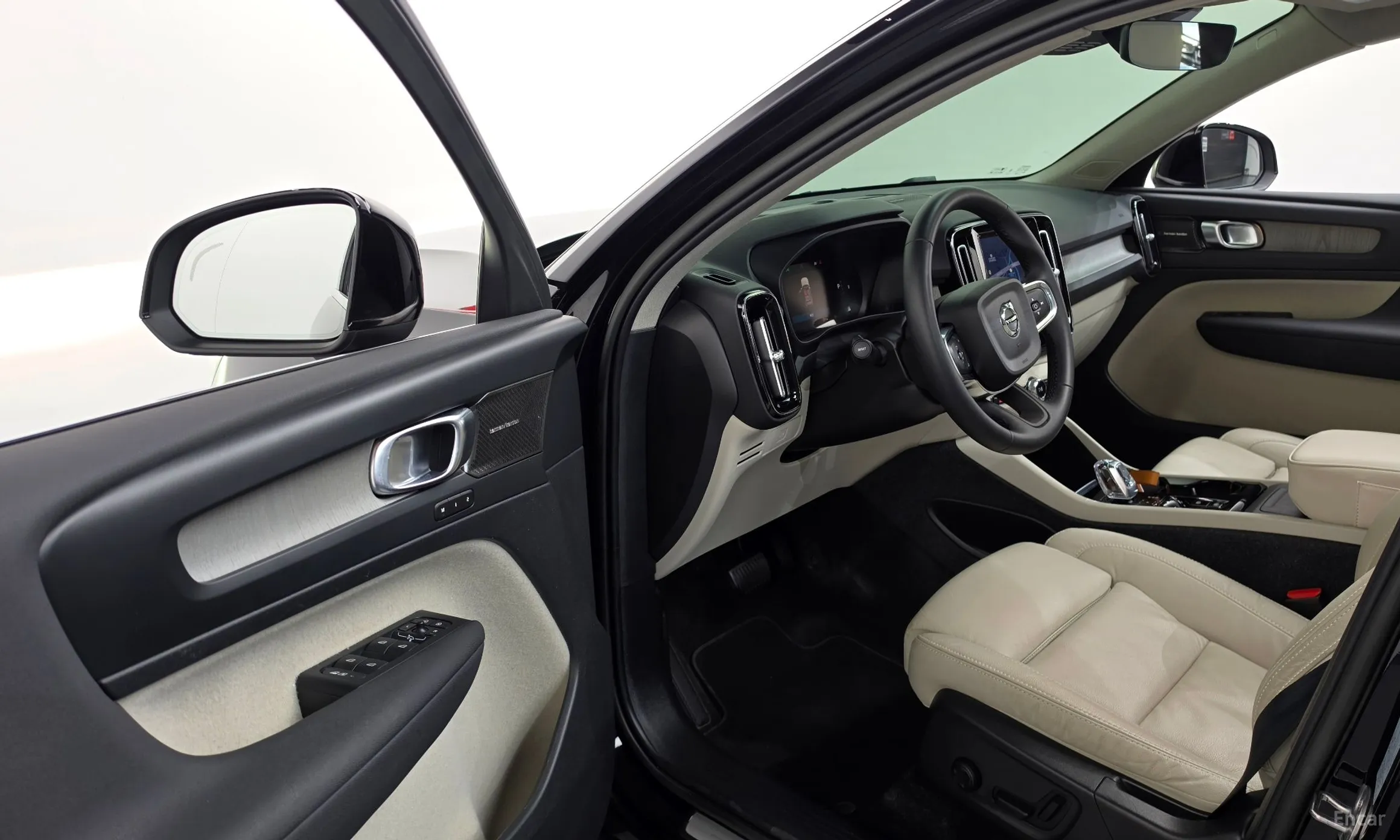 Volvo XC40 превью 10