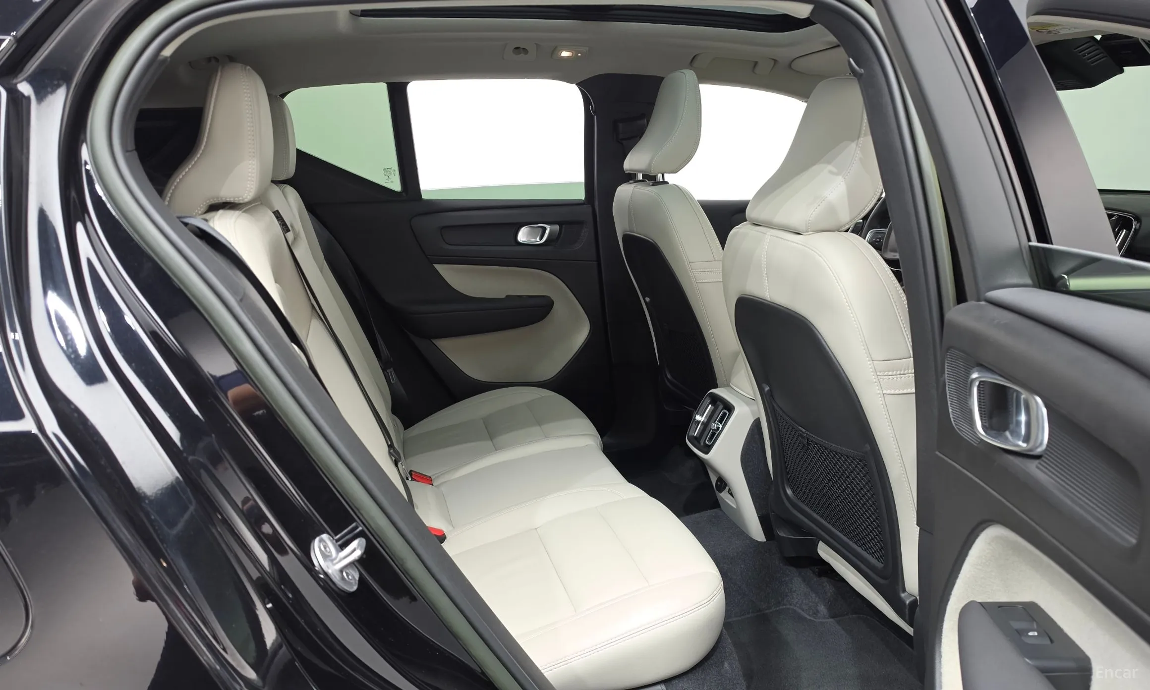 Volvo XC40 превью 11