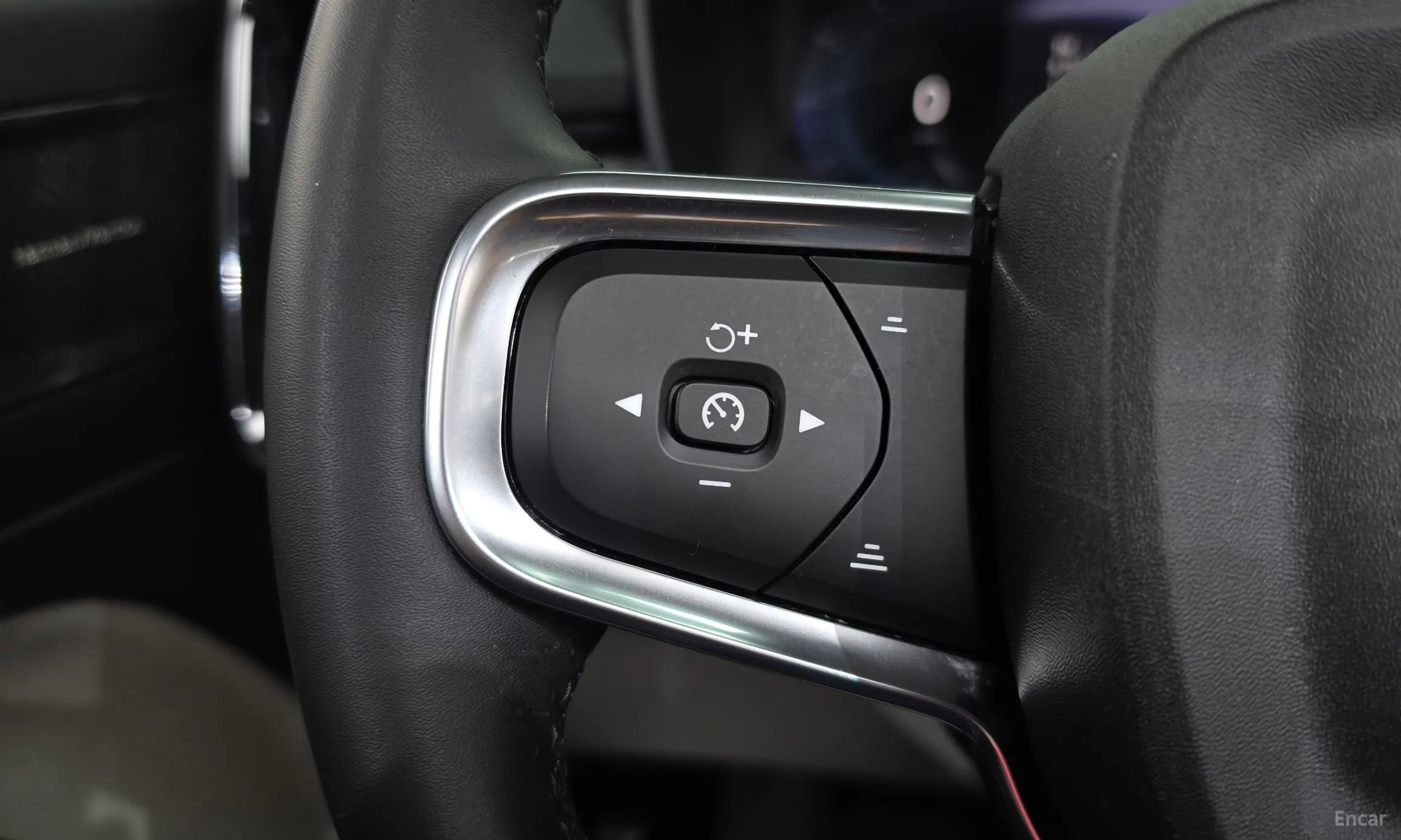 Volvo XC40 превью 17