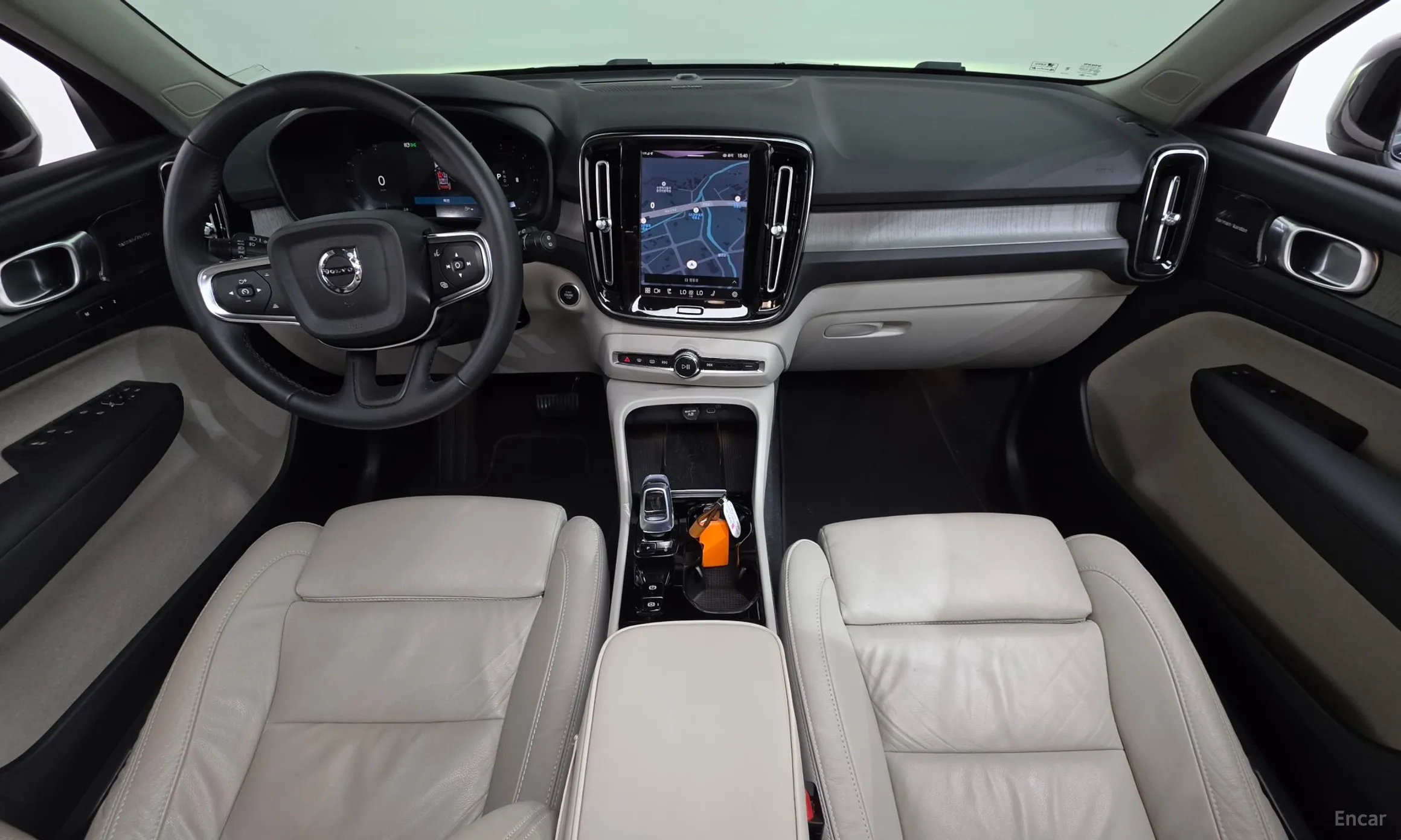 Volvo XC40 превью 7