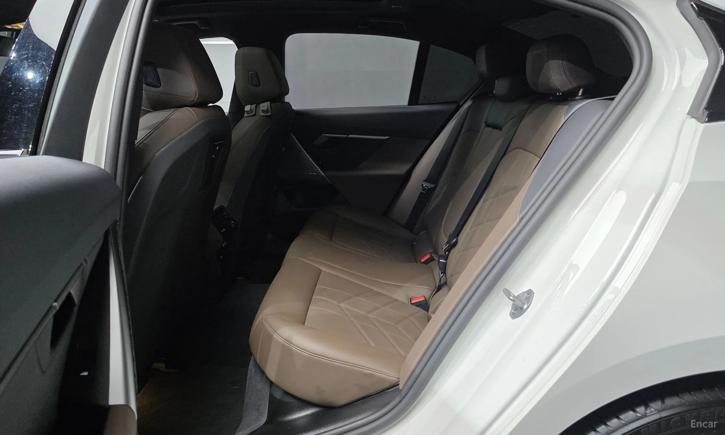 BMW 5 Series (G60) превью 12