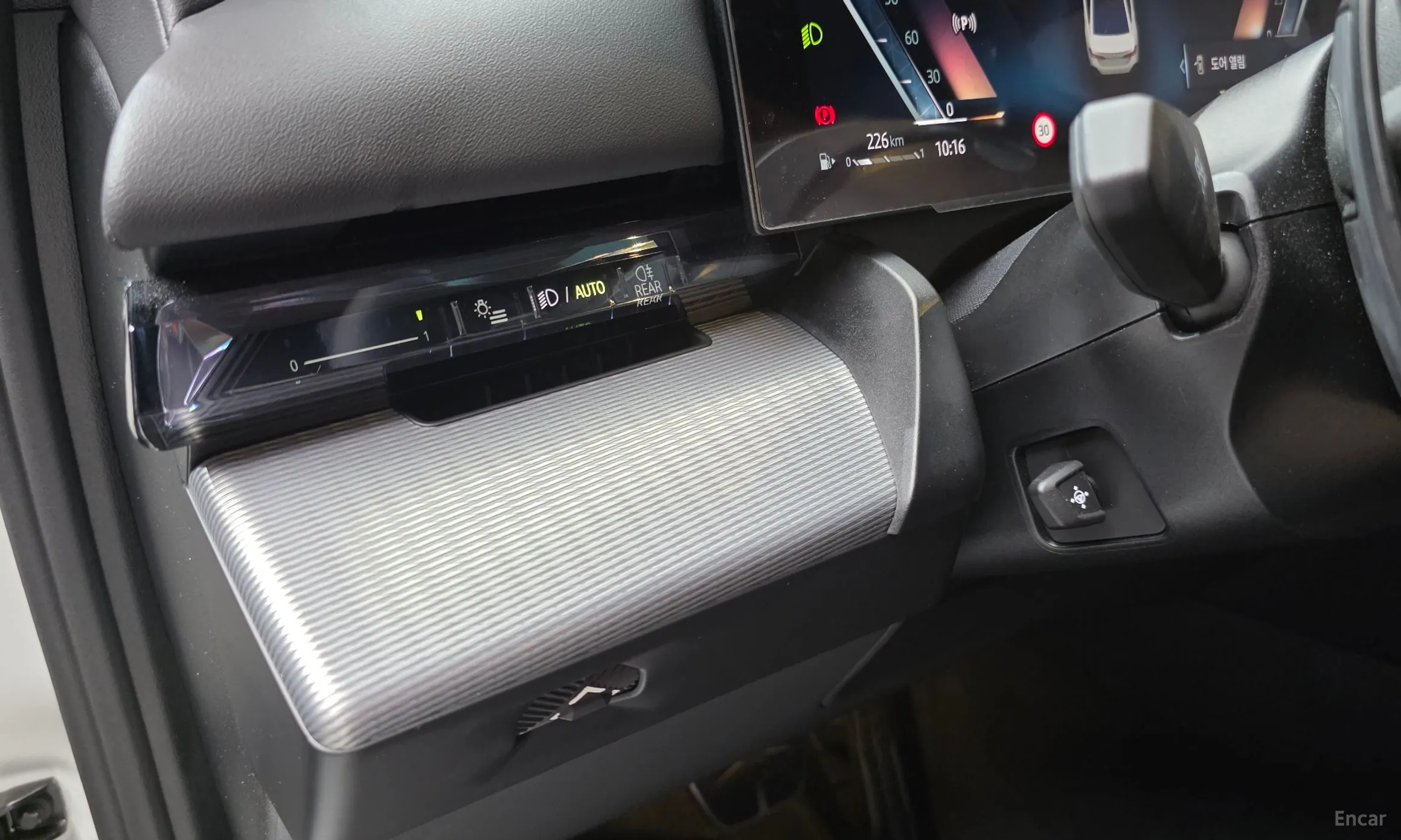 BMW 5 Series (G60) превью 17