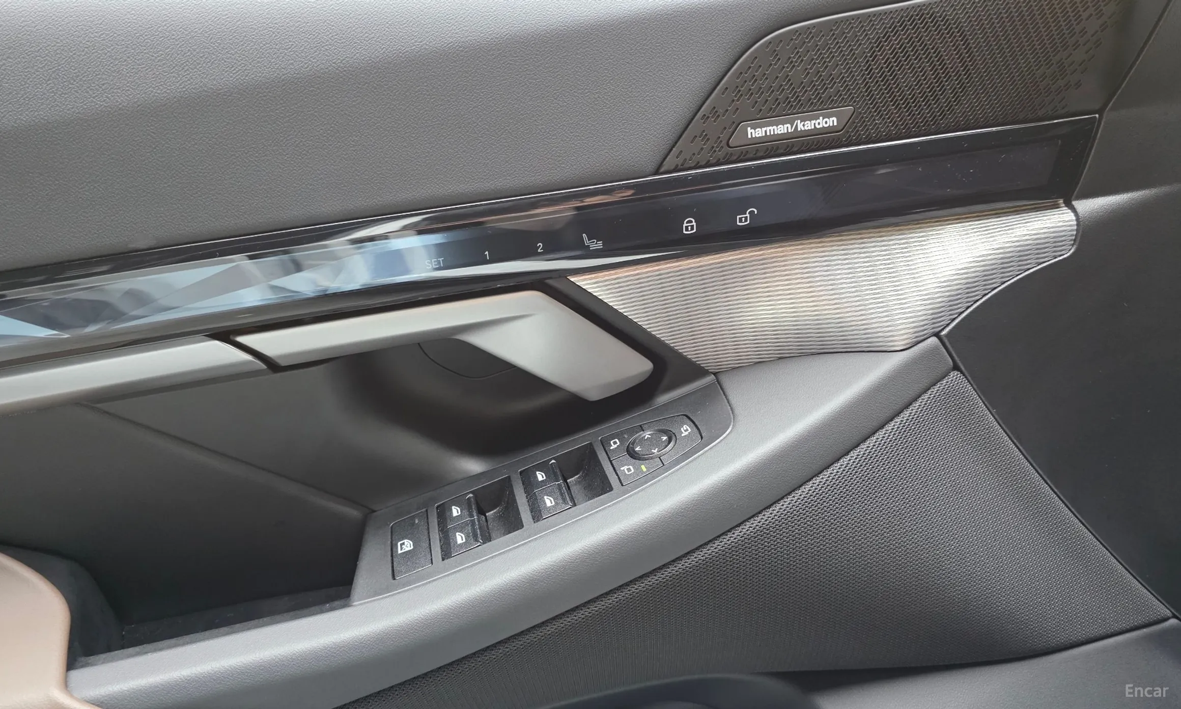 BMW 5 Series (G60) превью 19