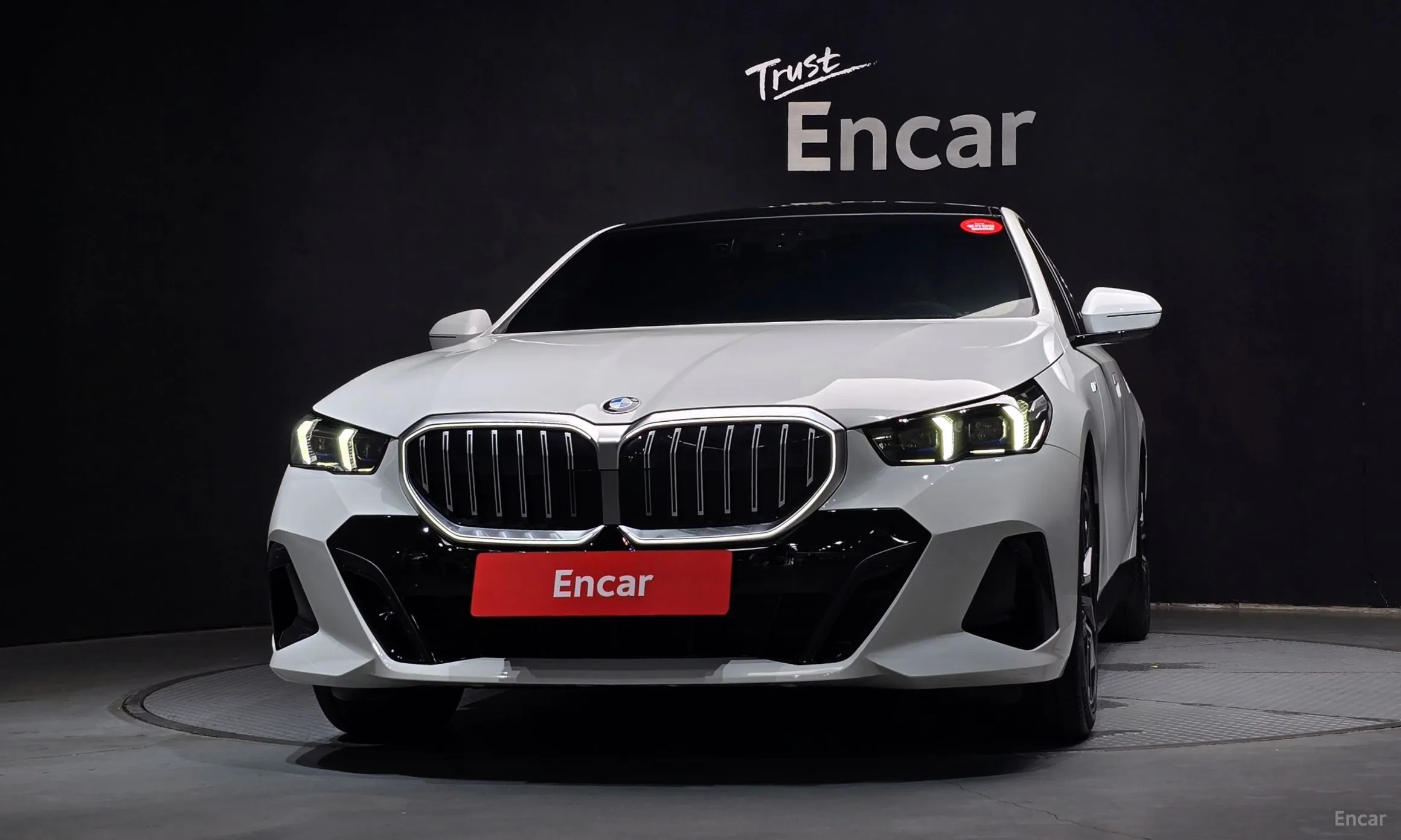 BMW 5 Series (G60) превью 3