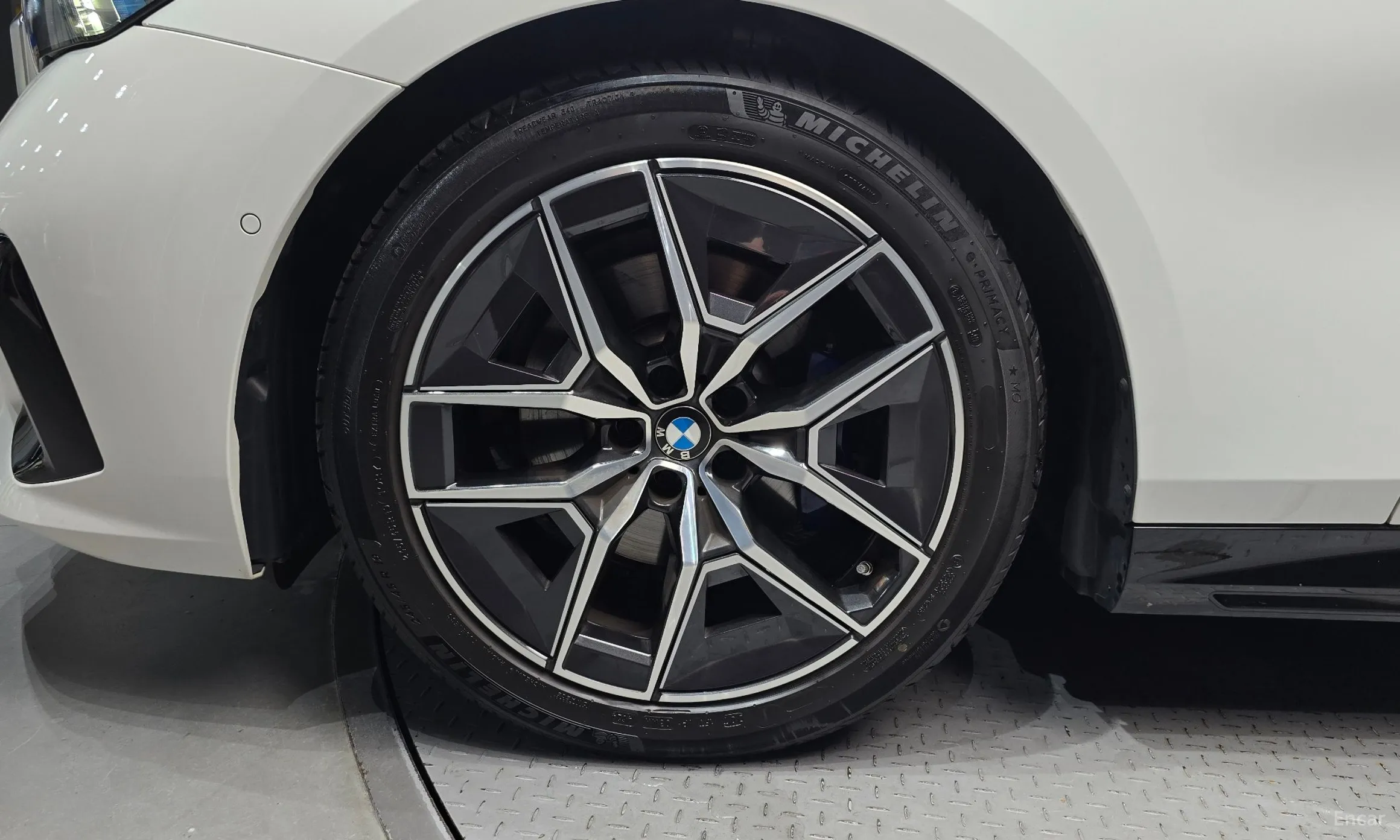 BMW 5 Series (G60) превью 5