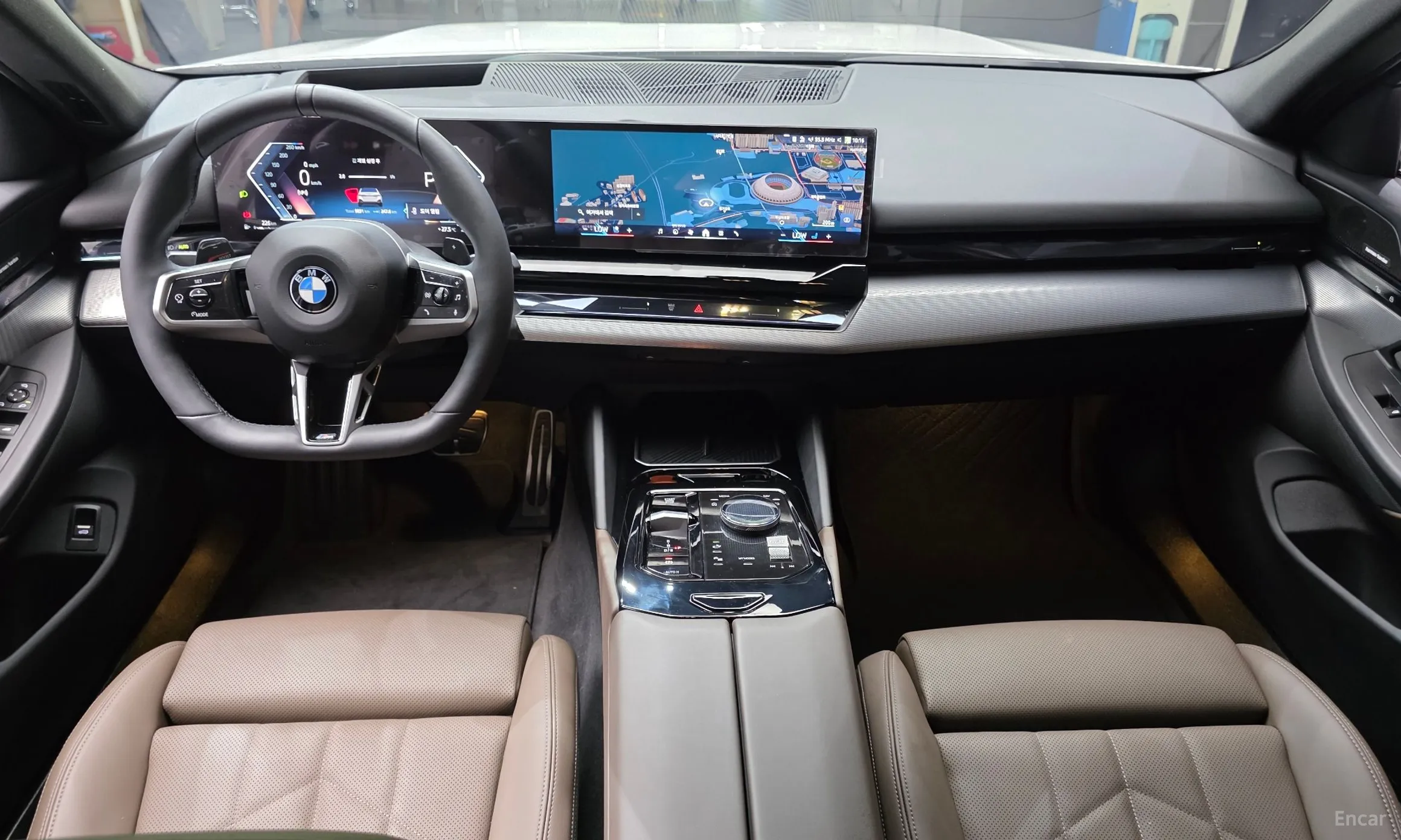 BMW 5 Series (G60) превью 7