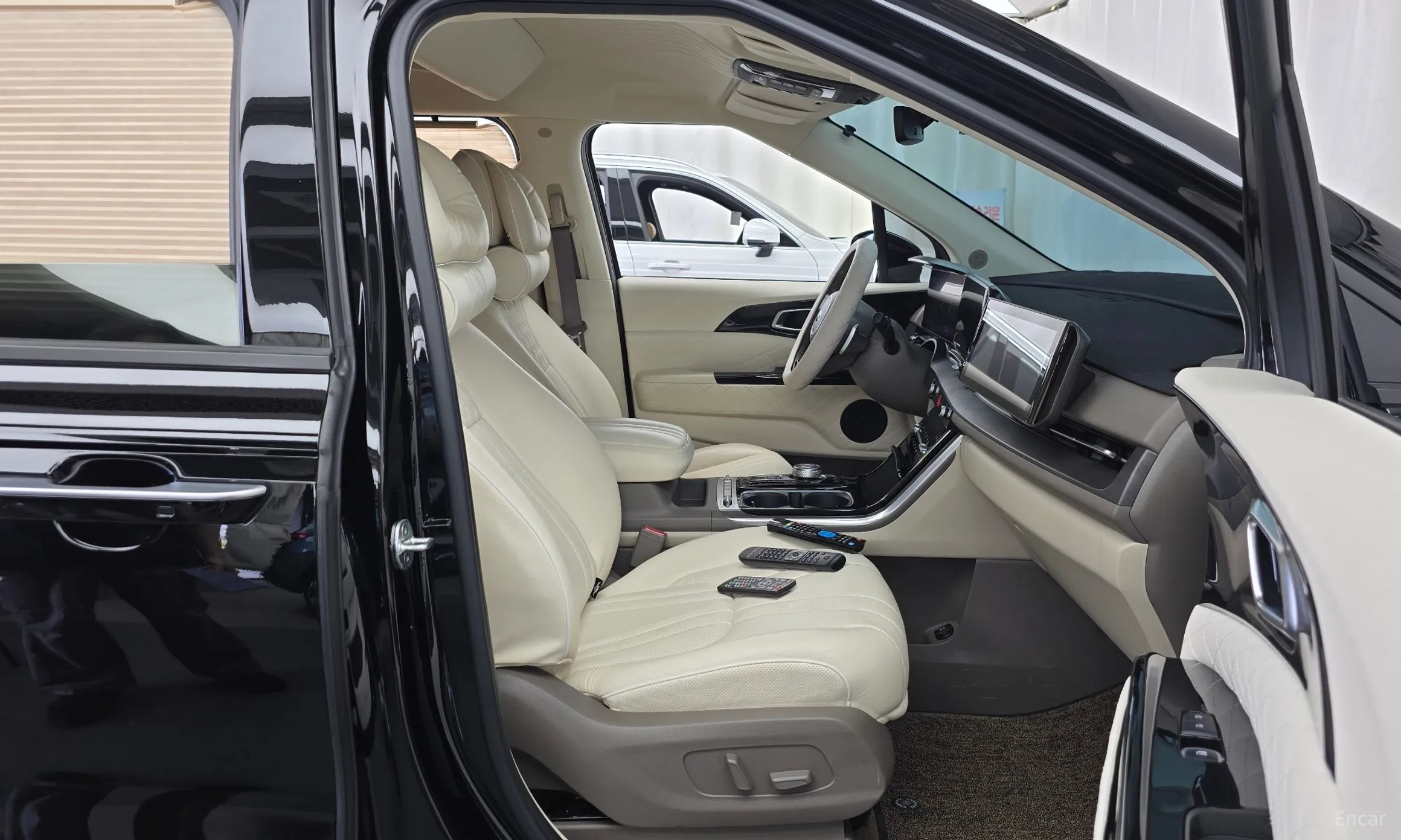 Kia Carnival Gen 4 превью 10