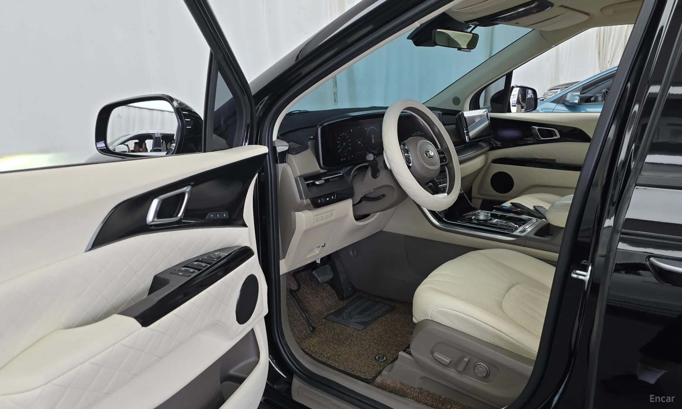 Kia Carnival Gen 4 превью 12