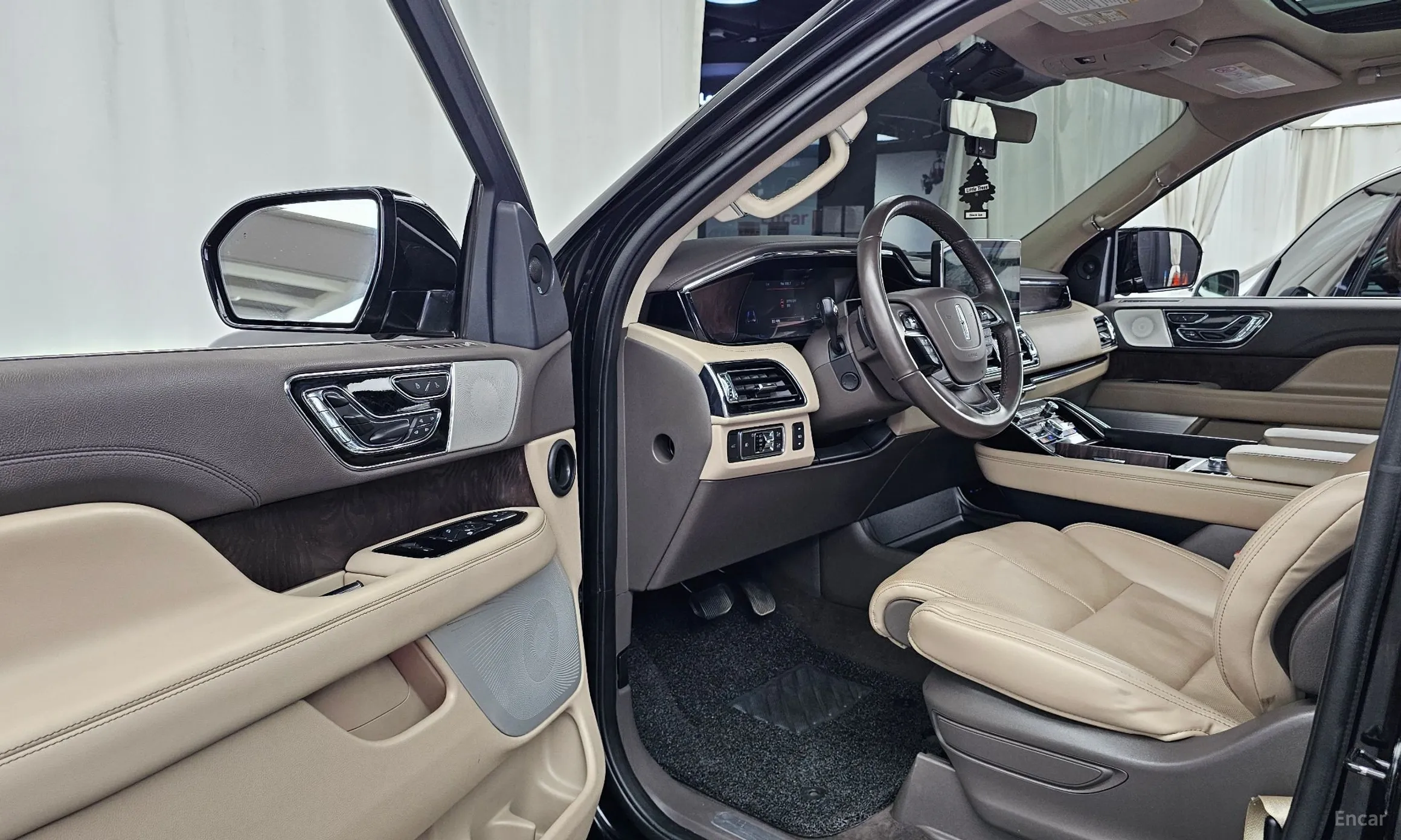 Lincoln Navigator 4th generation превью 10