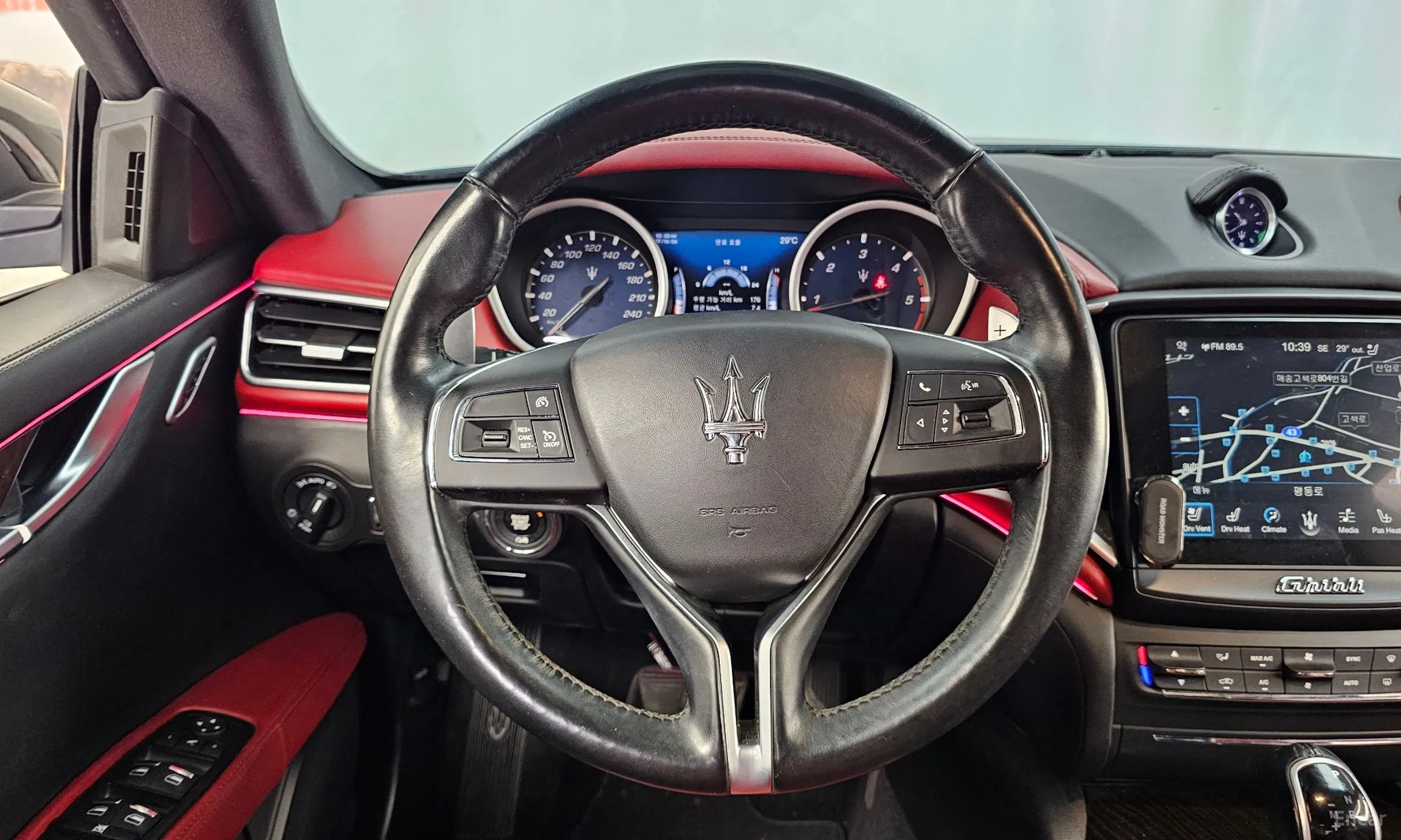 Maserati Ghibli превью 13