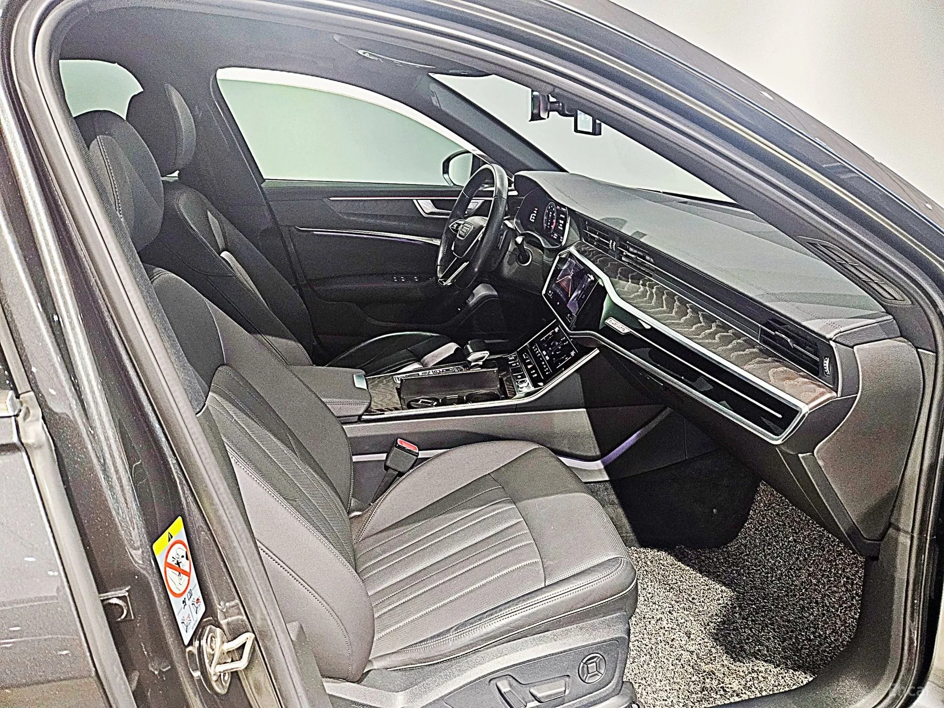 Audi A6 (C8) превью 9