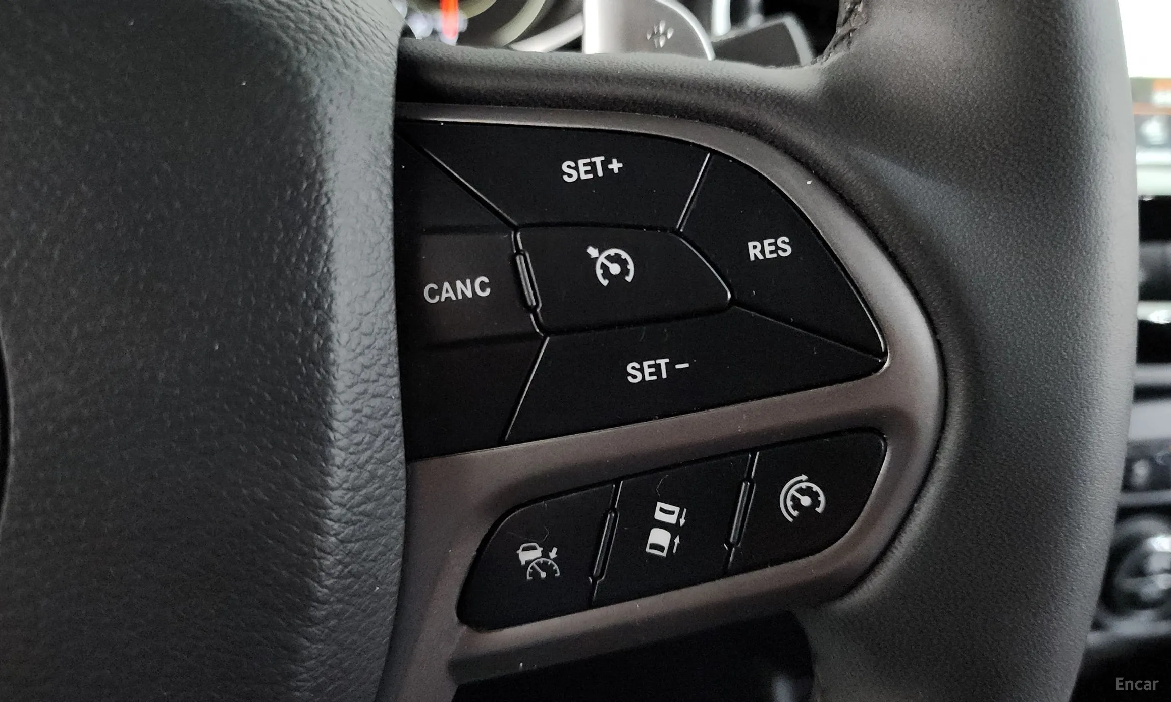 Jeep Cherokee (KL) превью 16
