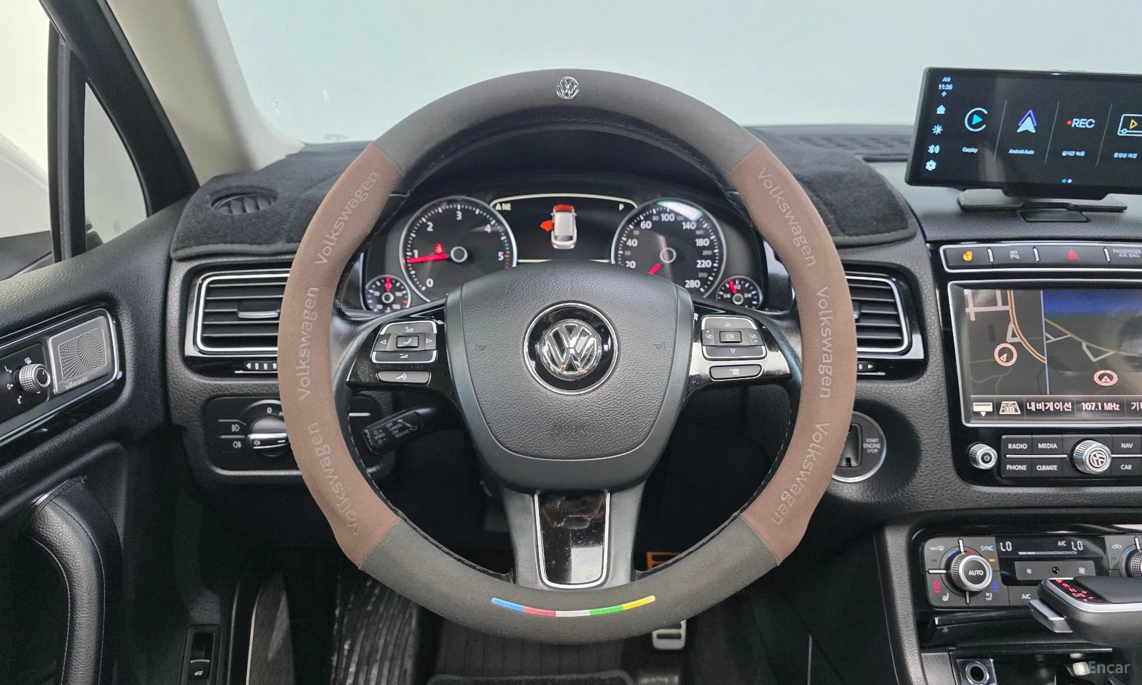 Volkswagen New Touareg превью 13