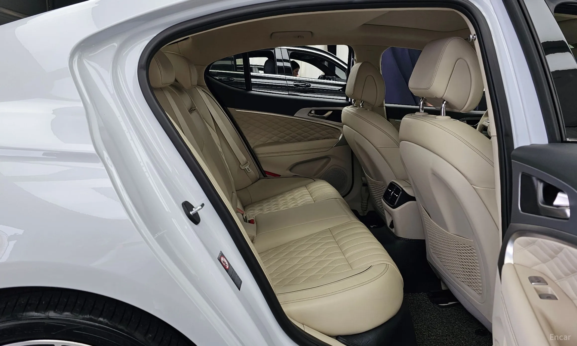 Genesis G70 превью 12