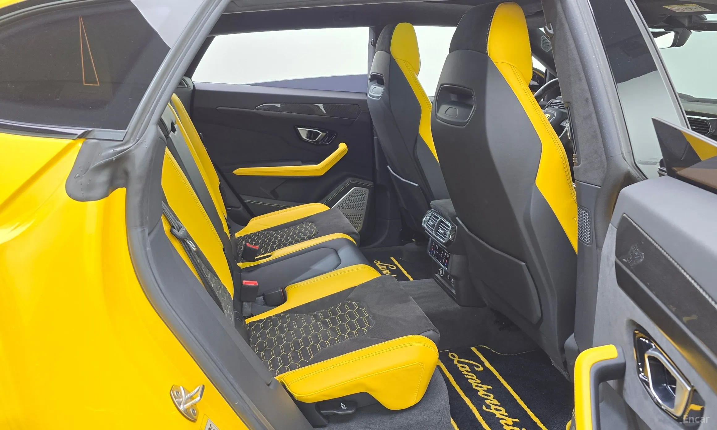 Lamborghini Urus превью 11