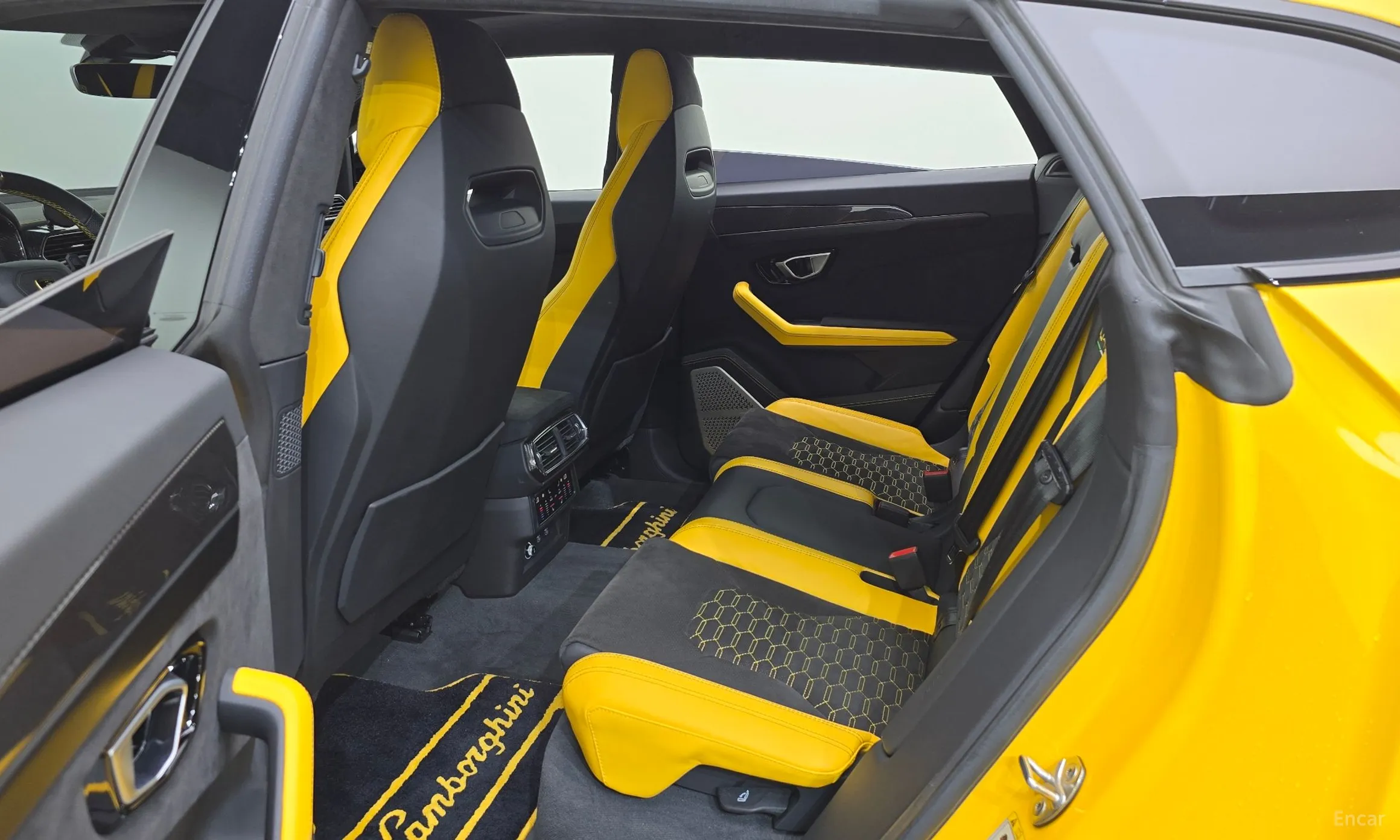 Lamborghini Urus превью 20