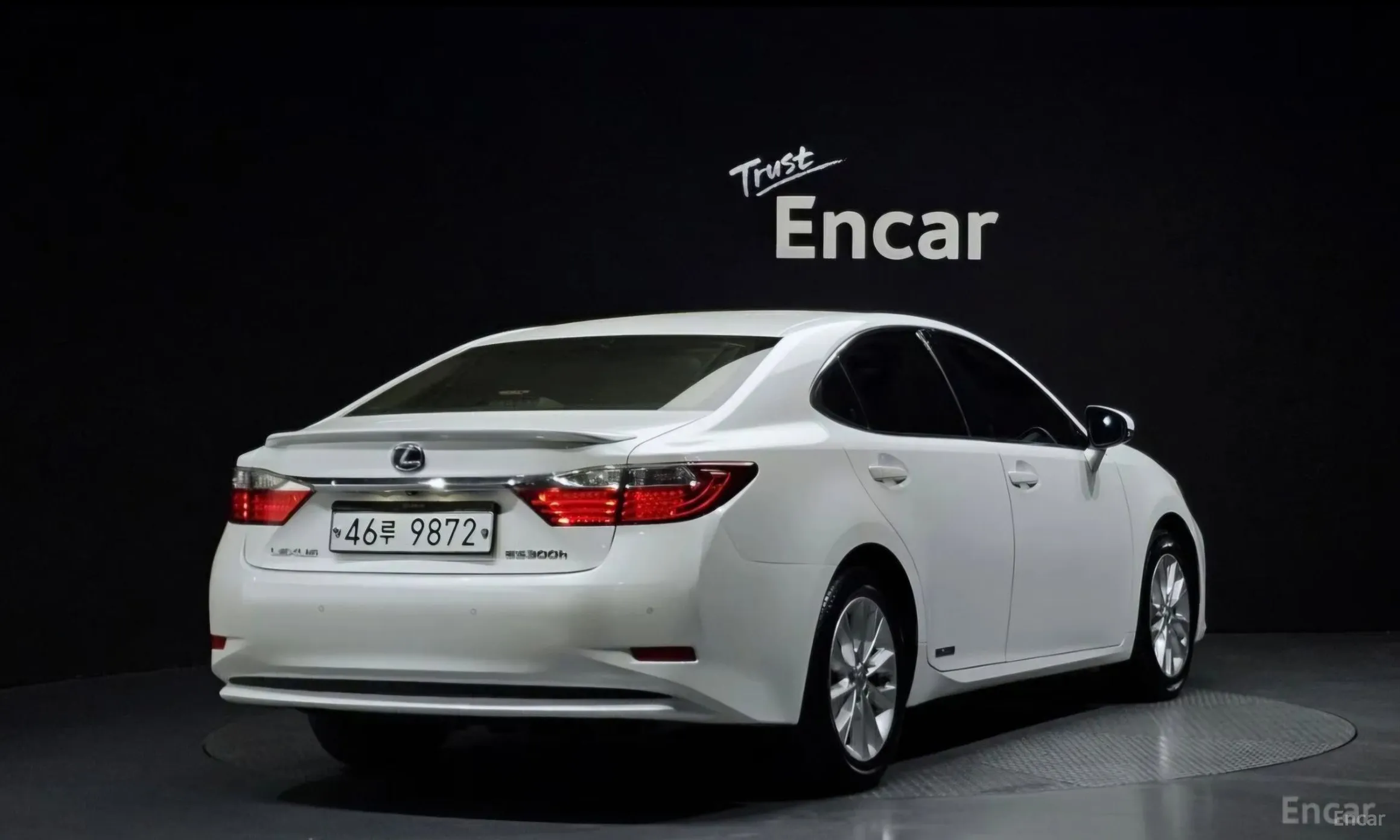 Lexus New ES300h
