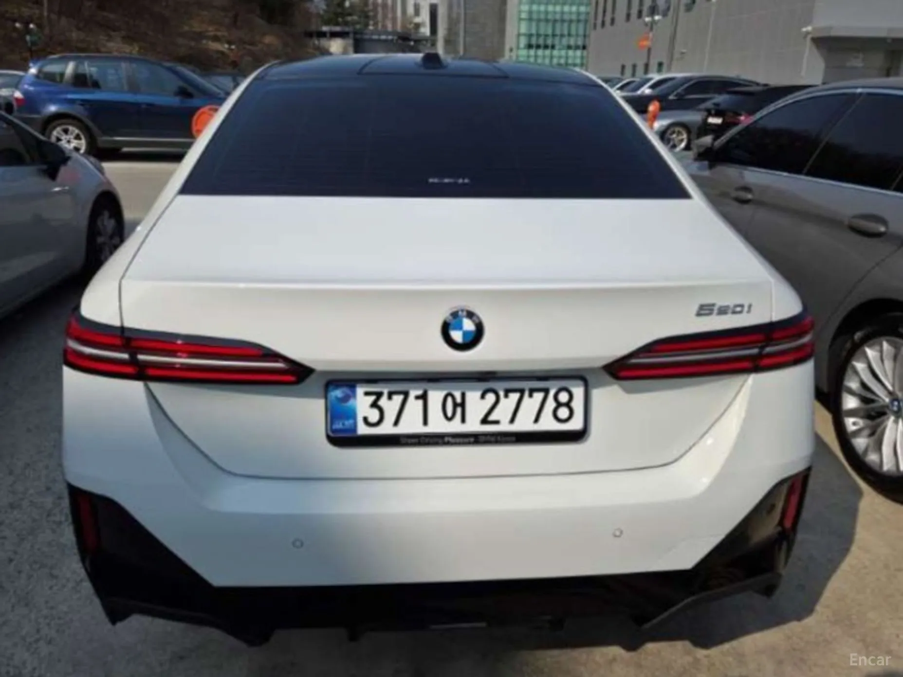 BMW 5 Series (G60) превью 4