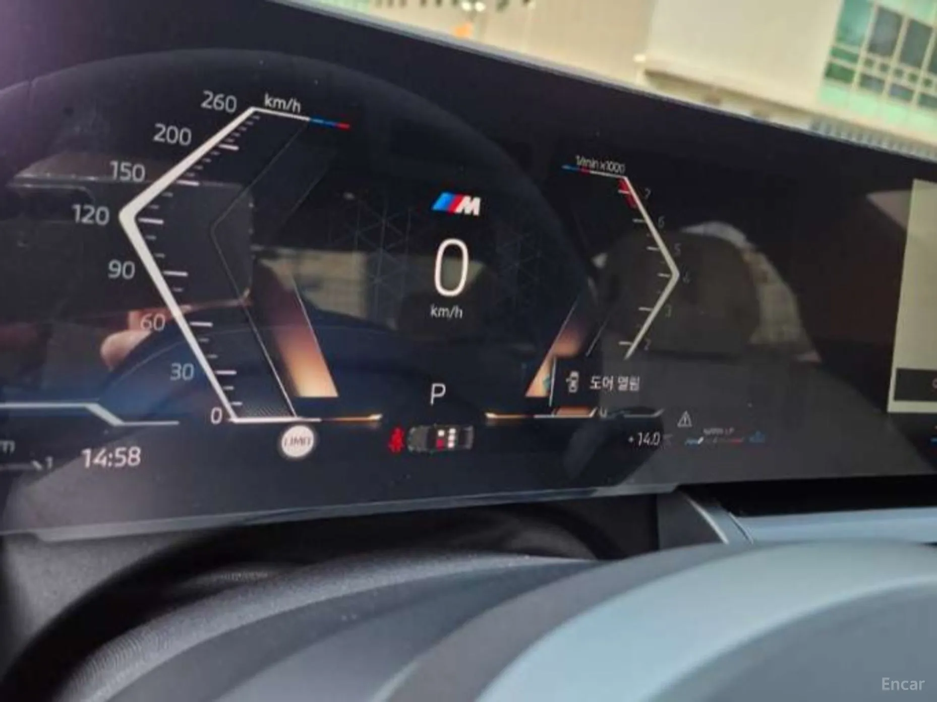 BMW 5 Series (G60) превью 8