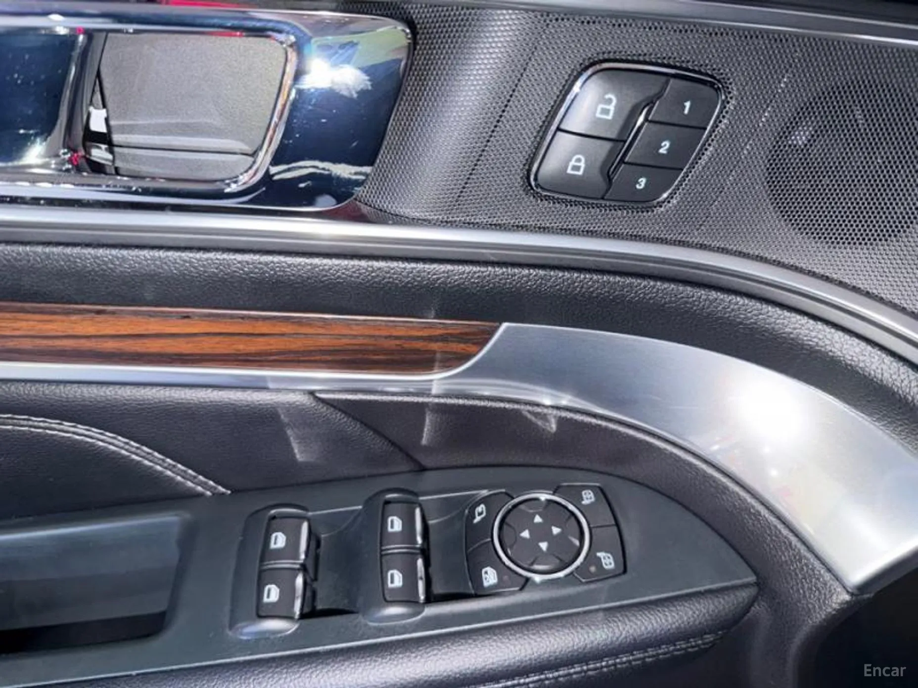 Ford Explorer превью 13