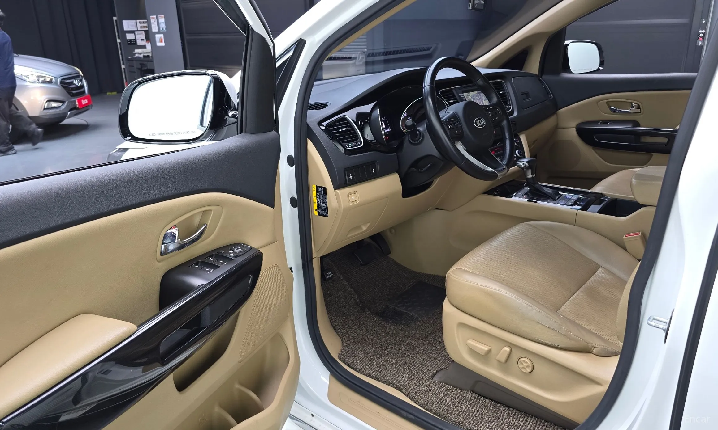 Kia Carnival превью 10