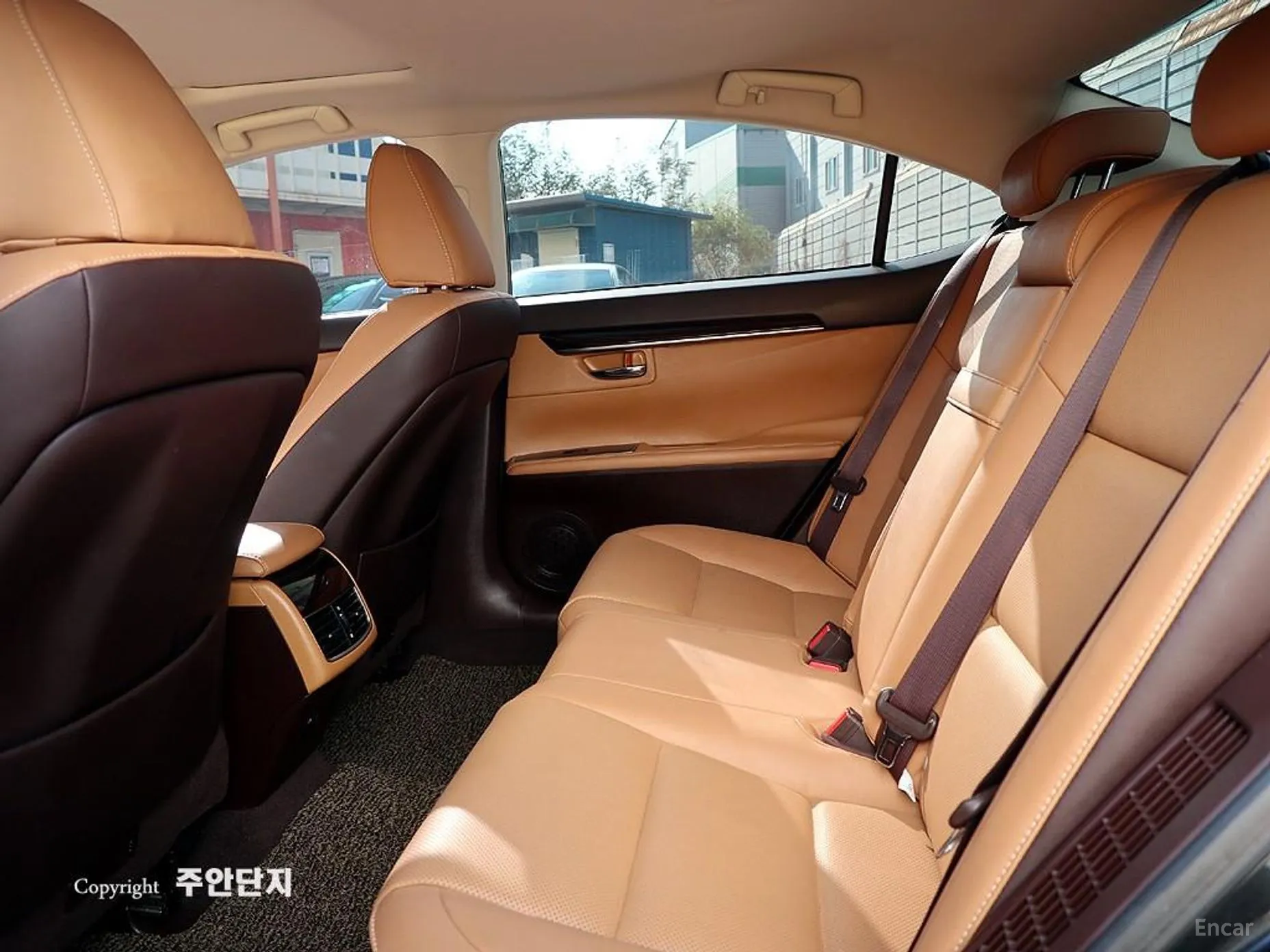 Lexus New ES300h превью 10
