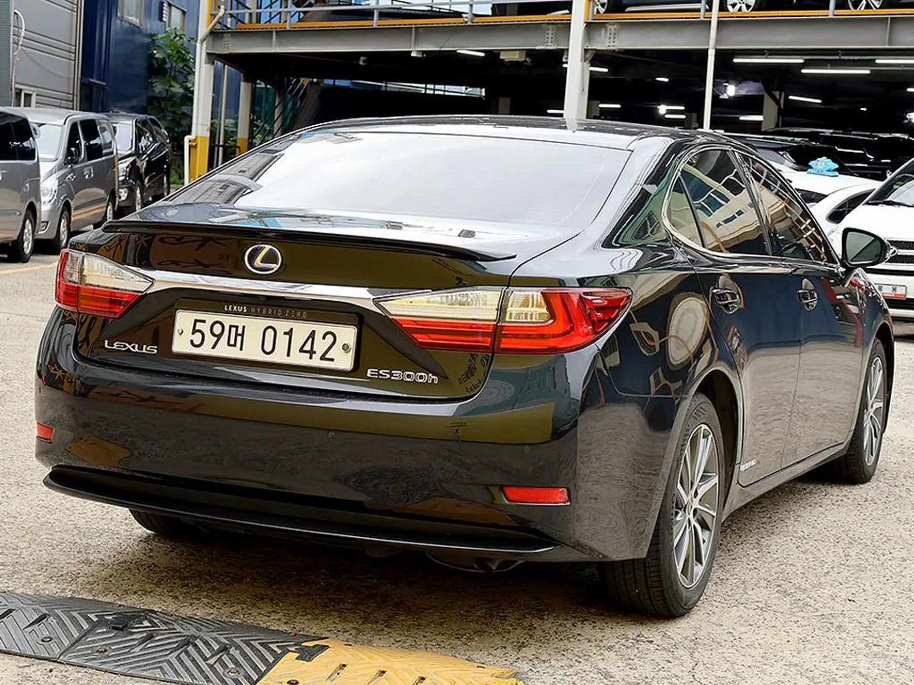 Lexus New ES300h превью 4