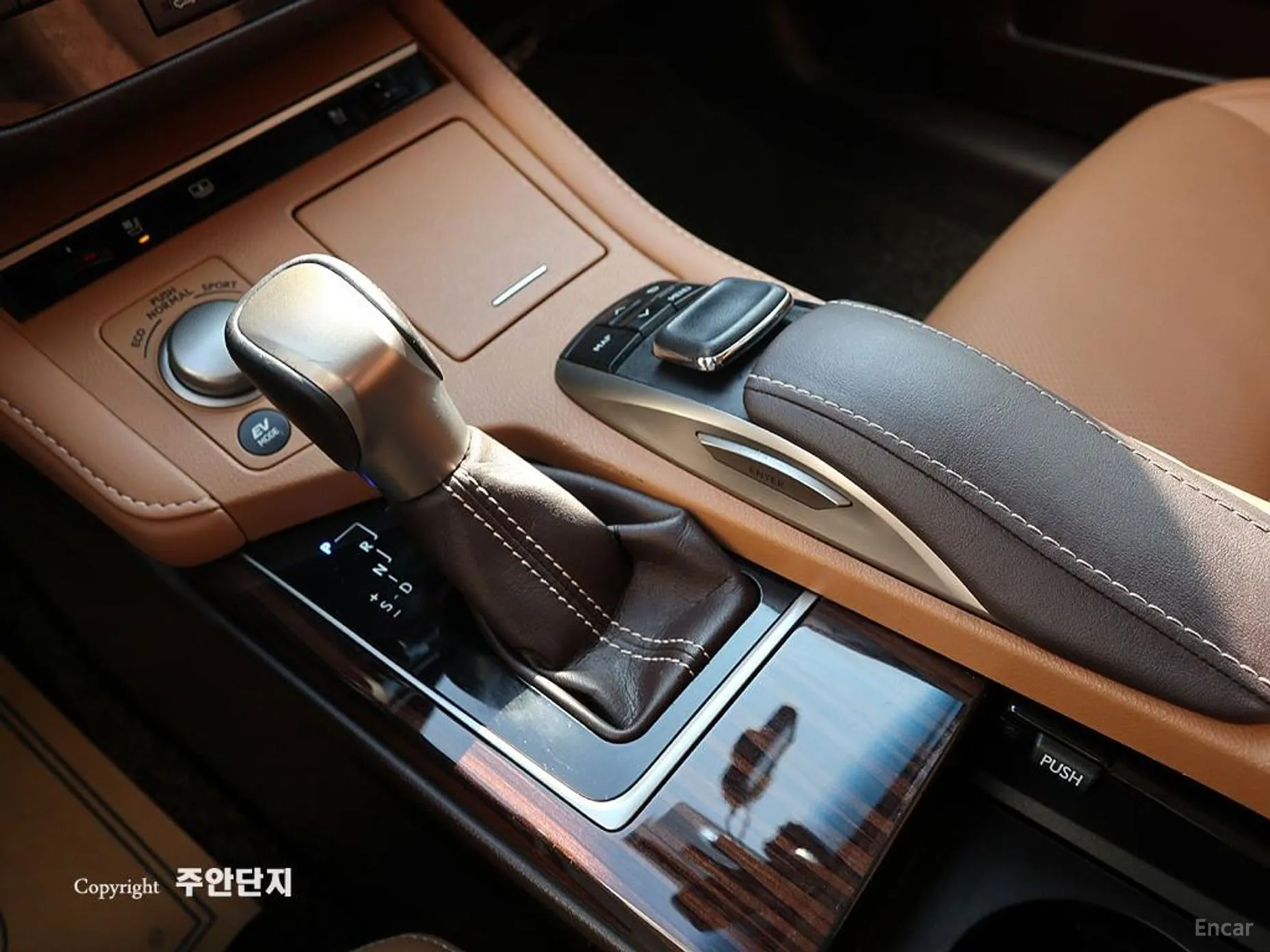 Lexus New ES300h превью 9